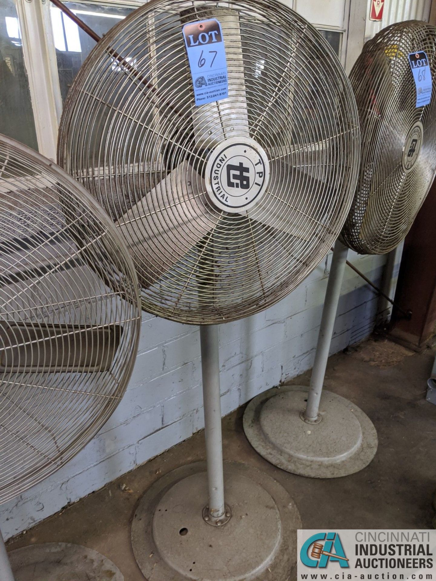 PEDESTAL FAN