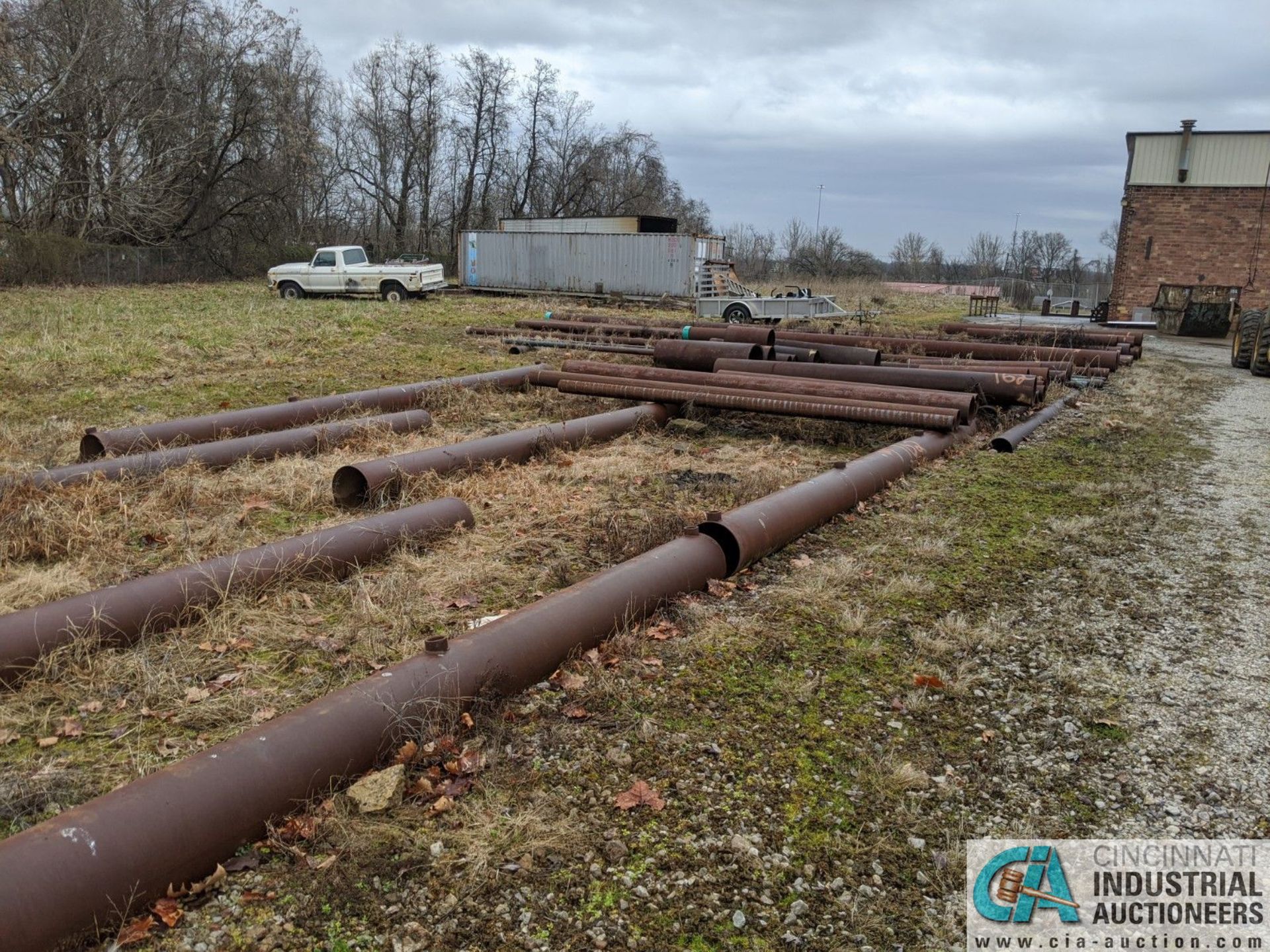 (LOT) LARGE QUANTITY OF STEEL PIPE OUT IN YARD - ONLY THAT MARKED WITH ORANGE PAINT, INCLUDES PIPE - Image 4 of 5