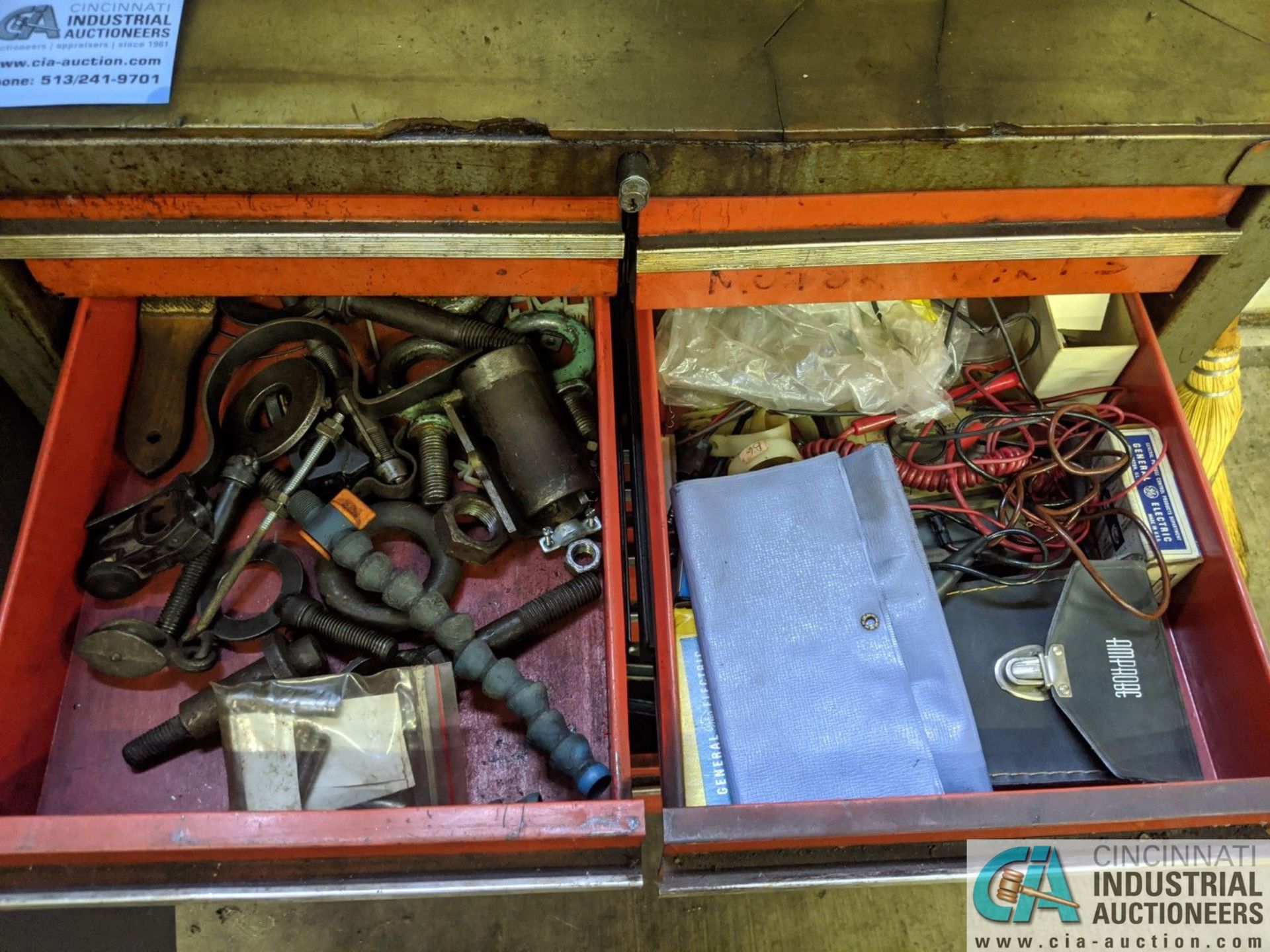 (LOT) RED TOOLBOX WITH CONTENTS - HARDWARE - Image 3 of 6