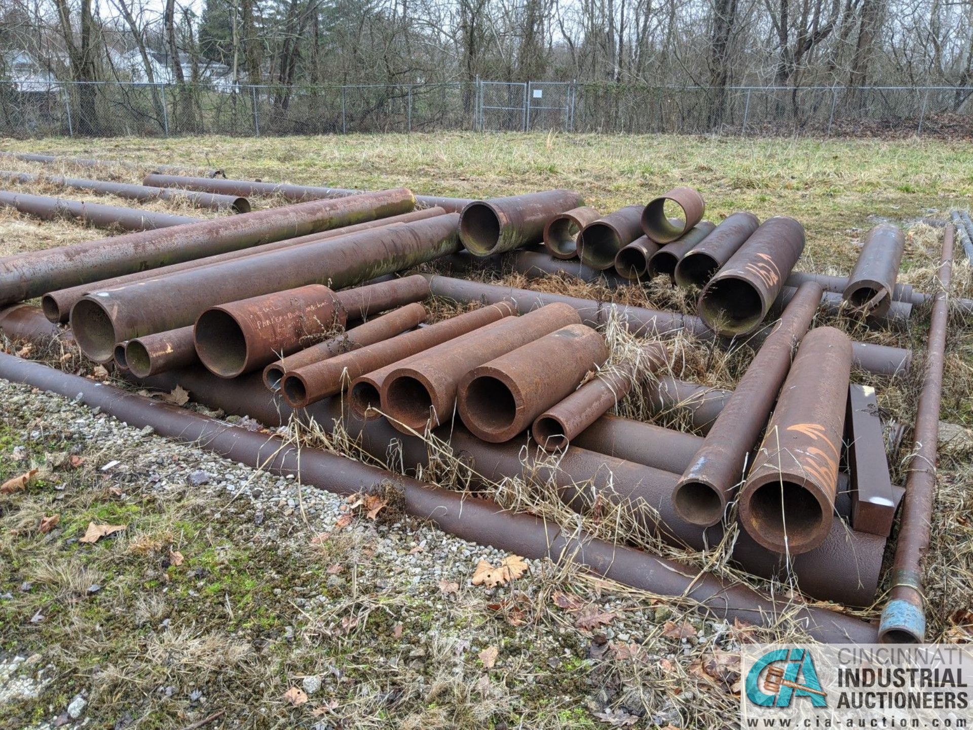 (LOT) LARGE QUANTITY OF STEEL PIPE OUT IN YARD - ONLY THAT MARKED WITH ORANGE PAINT, INCLUDES PIPE - Image 3 of 5