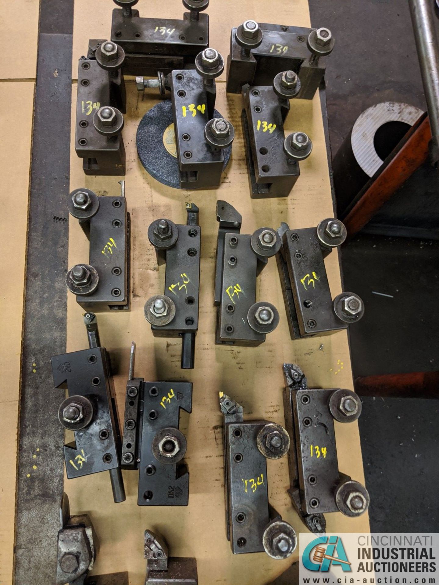 (LOT) TOOLPOST WITH 15 HOLDERS - Image 2 of 2