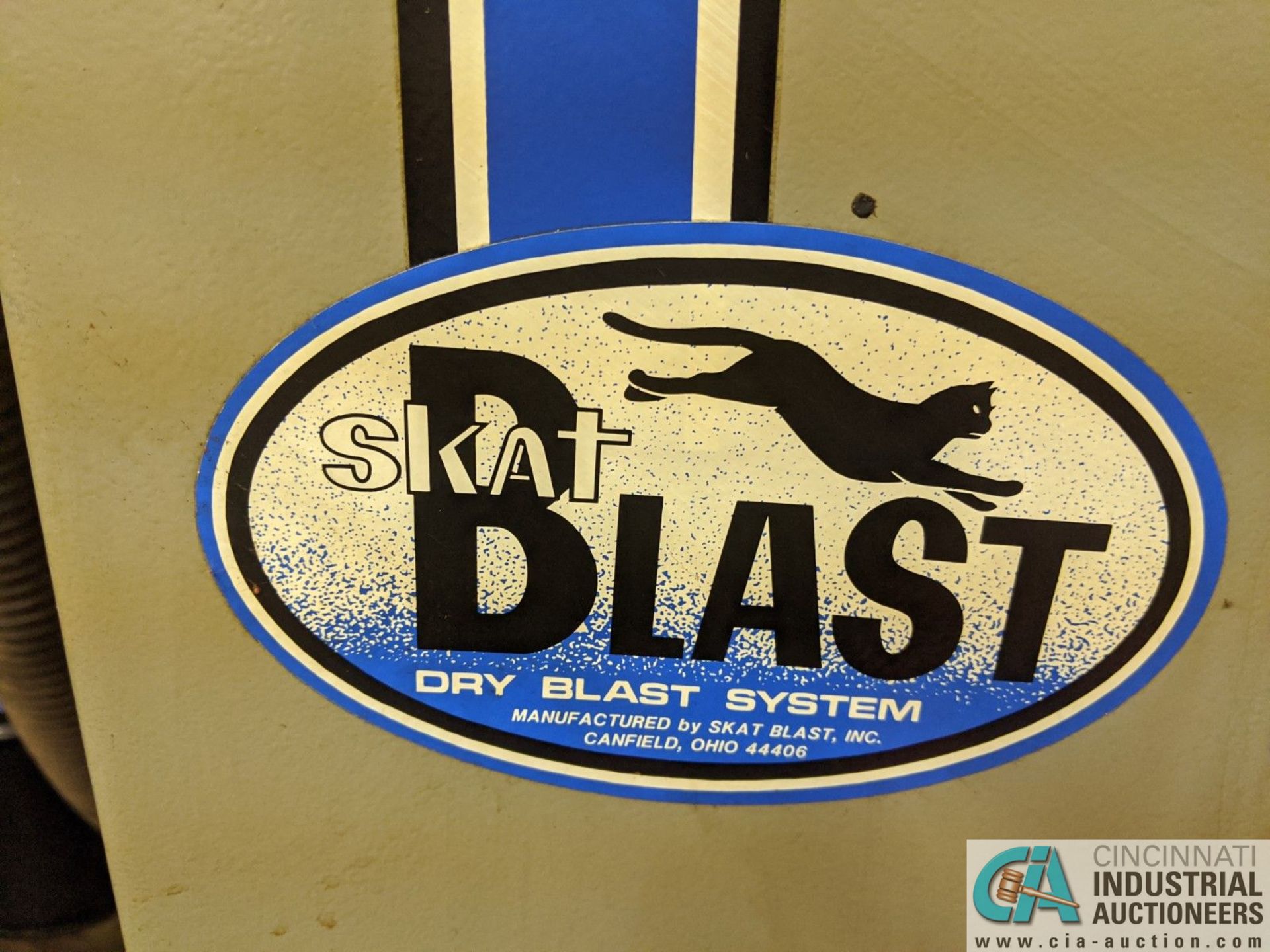 46" WIDE SKAT-BLAST ABRASIVE BLAST CABINET WITH DUST COLLECTOR - Image 3 of 4