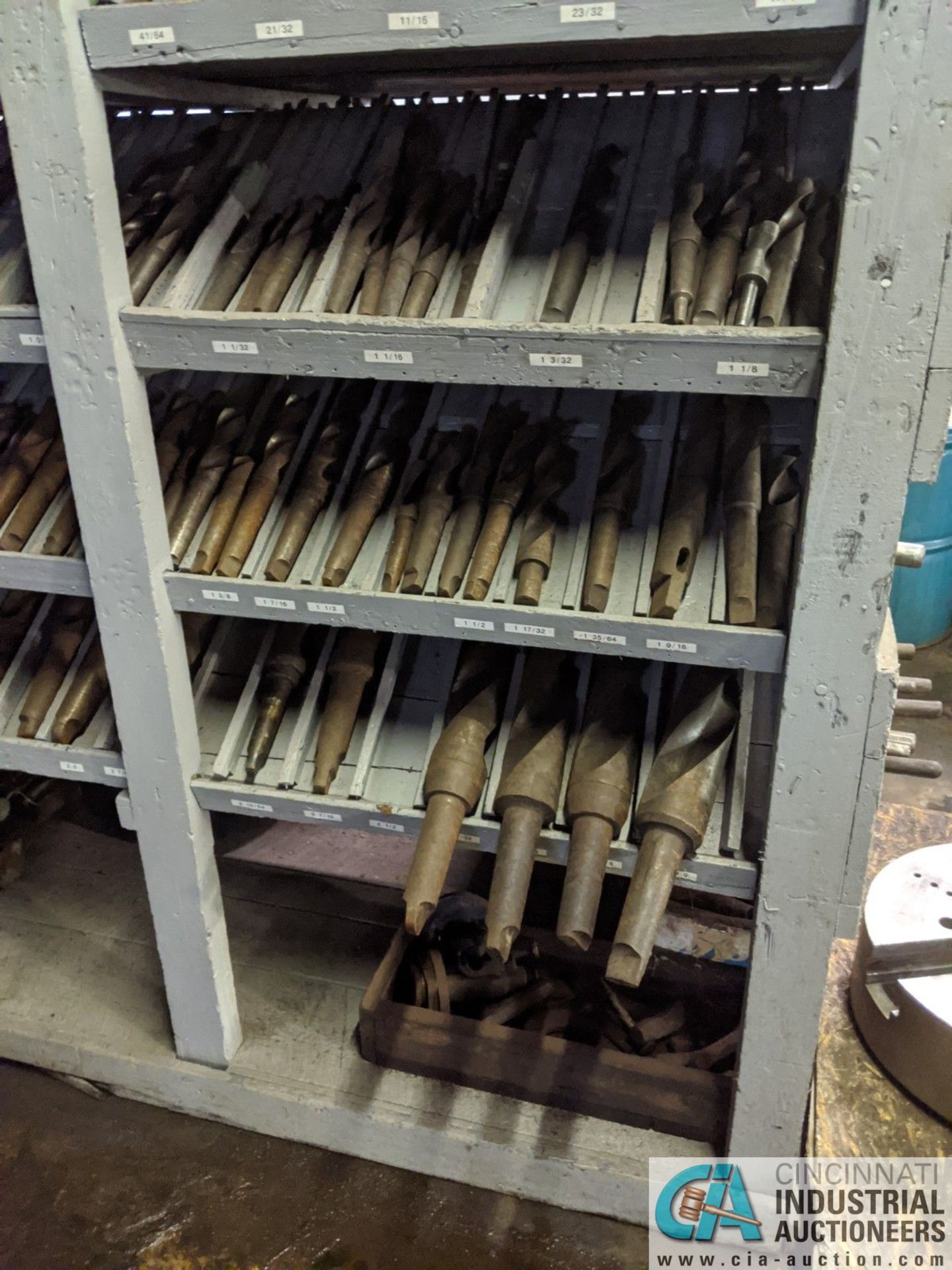(LOT) LARGE QUANTITY OF HS DRILLS AND REAMERS IN WOOD RACK, MOSTLY MORSE TAPER - Image 2 of 8