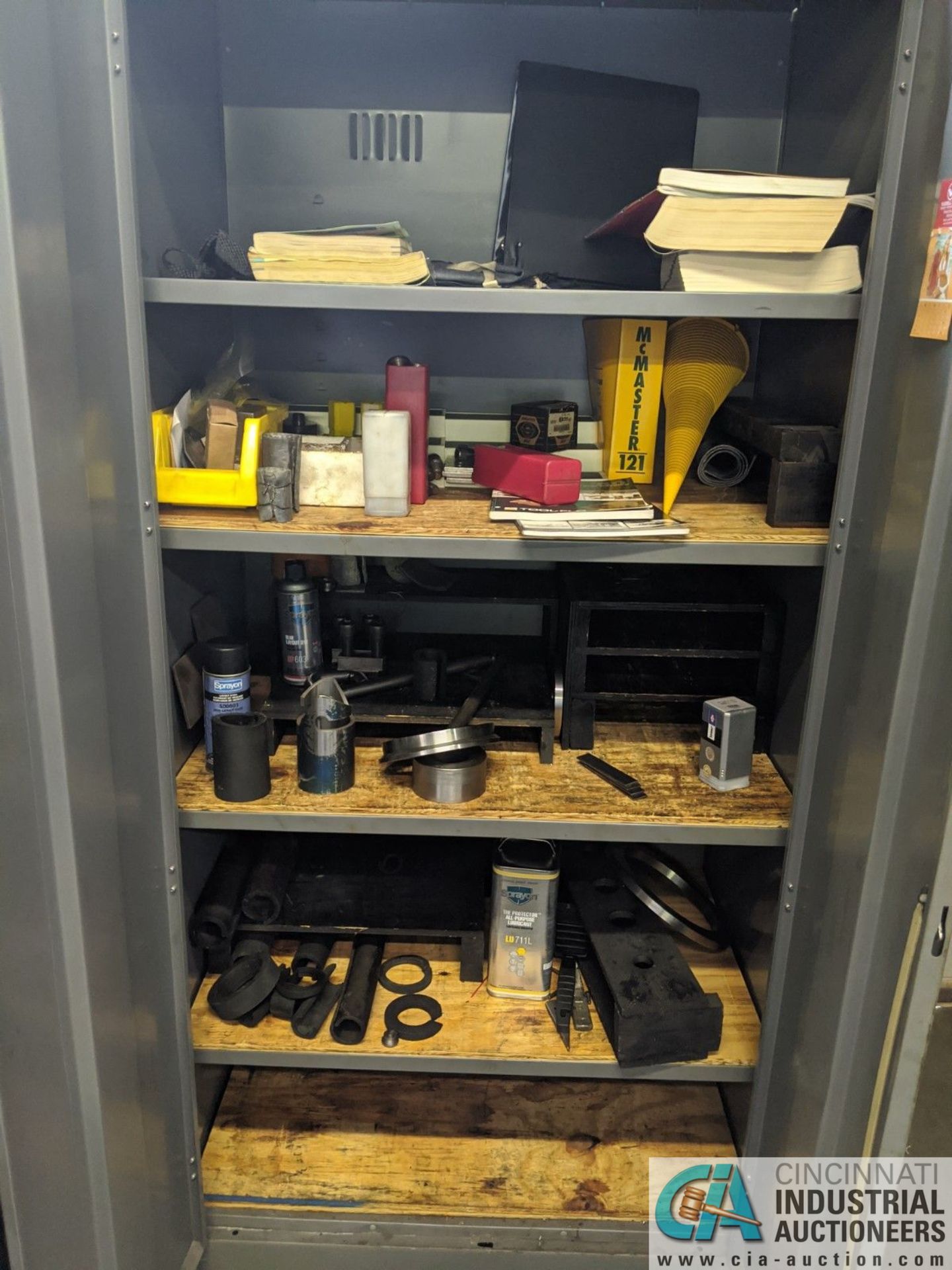 (LOT) 2-DOOR CABINET WITH MACHINE PARTS AND ACCESSORIES - Image 2 of 2