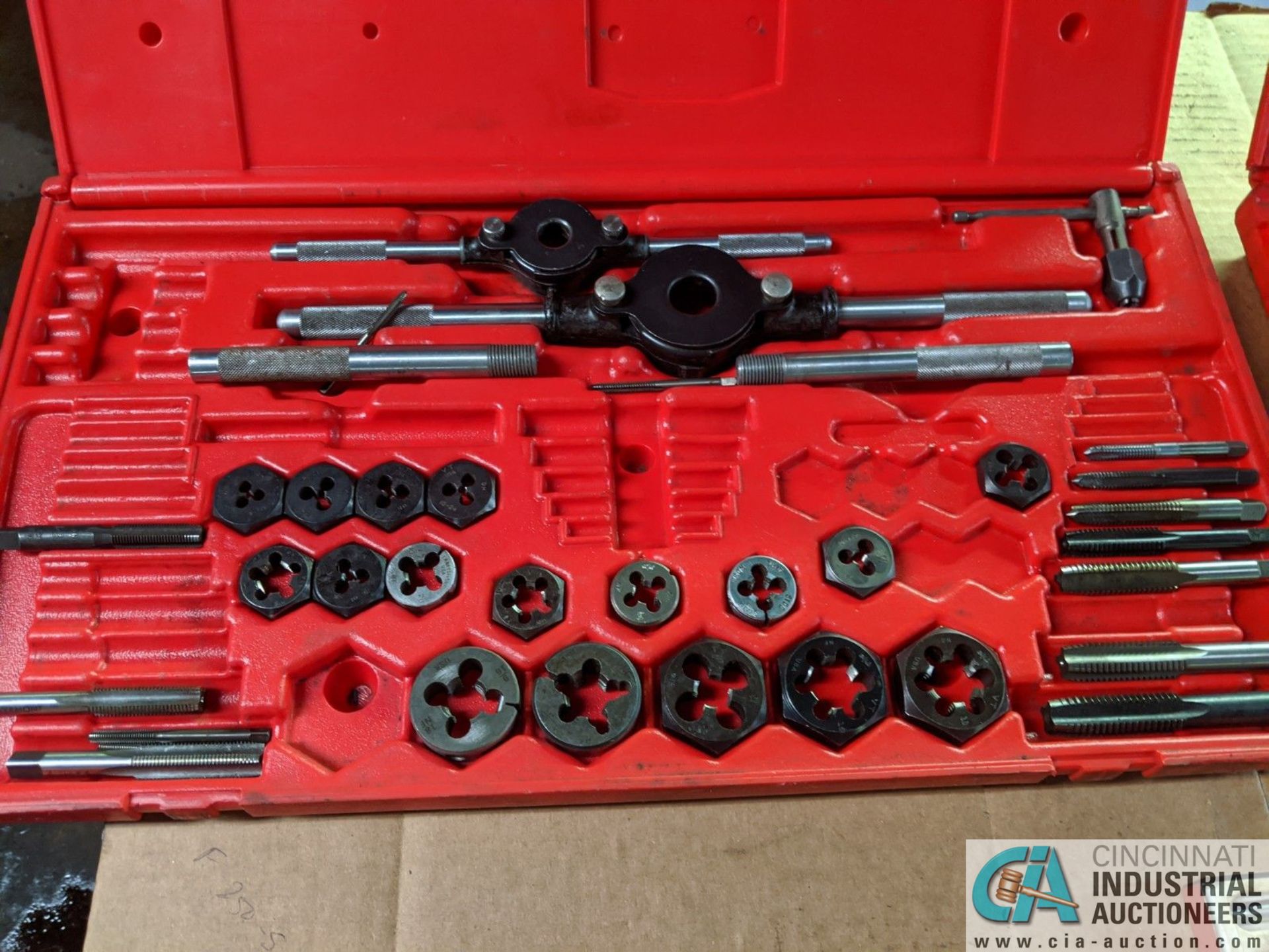 (LOT) TAP AND DIE SETS - Image 2 of 5