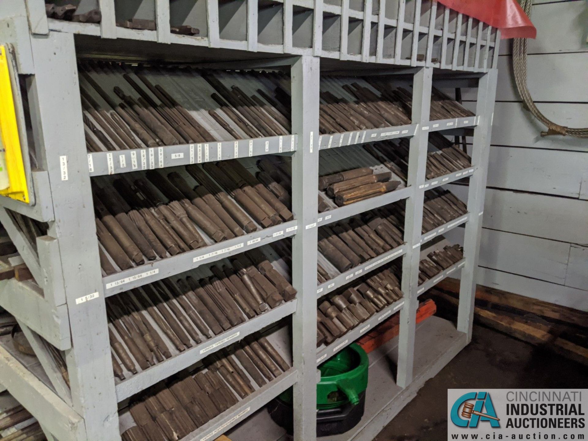 (LOT) LARGE QUANTITY OF HS DRILLS AND REAMERS IN WOOD RACK, MOSTLY MORSE TAPER - Image 5 of 8