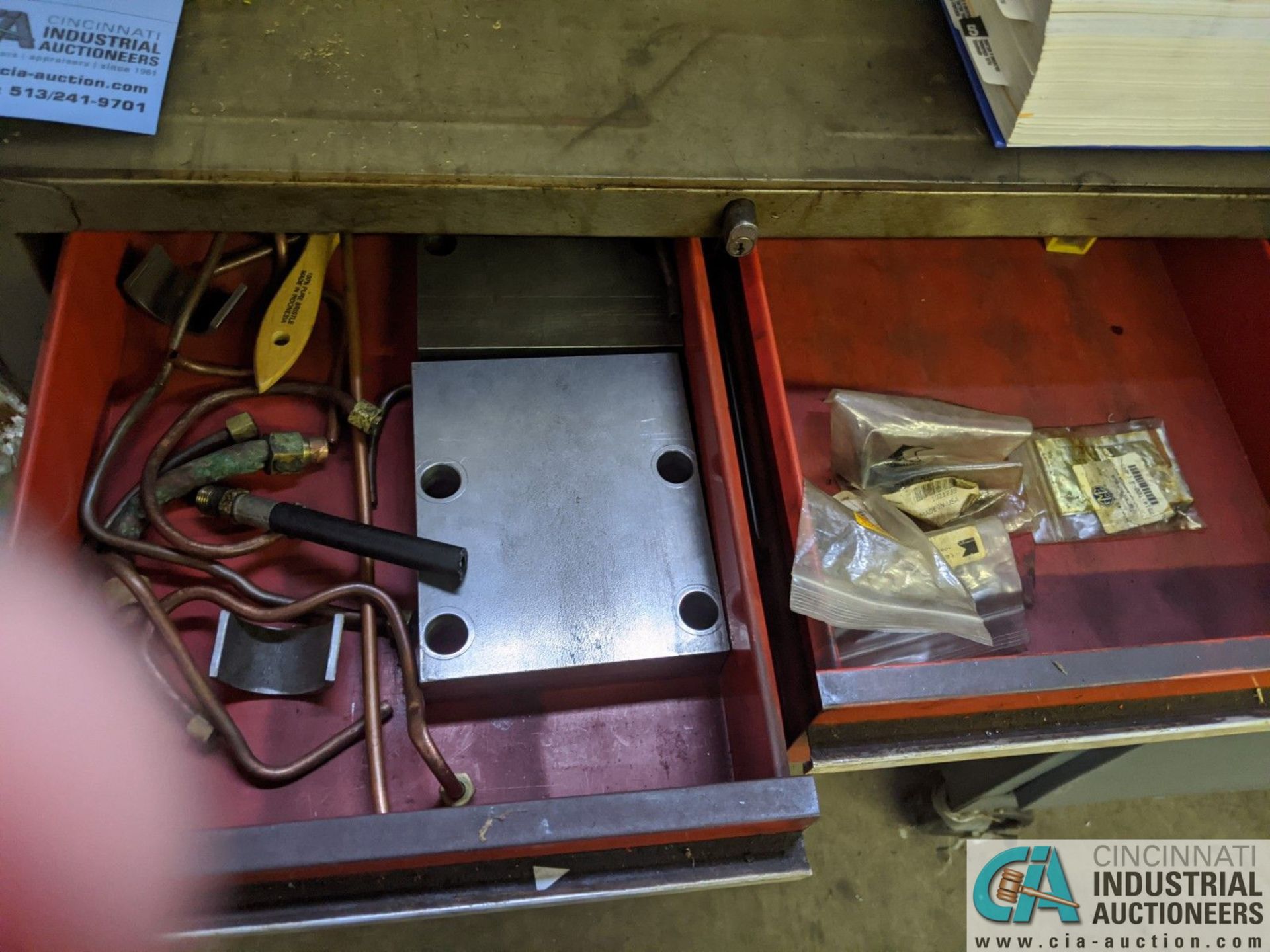 (LOT) RED TOOLBOX WITH CONTENTS - HARDWARE - Image 2 of 7