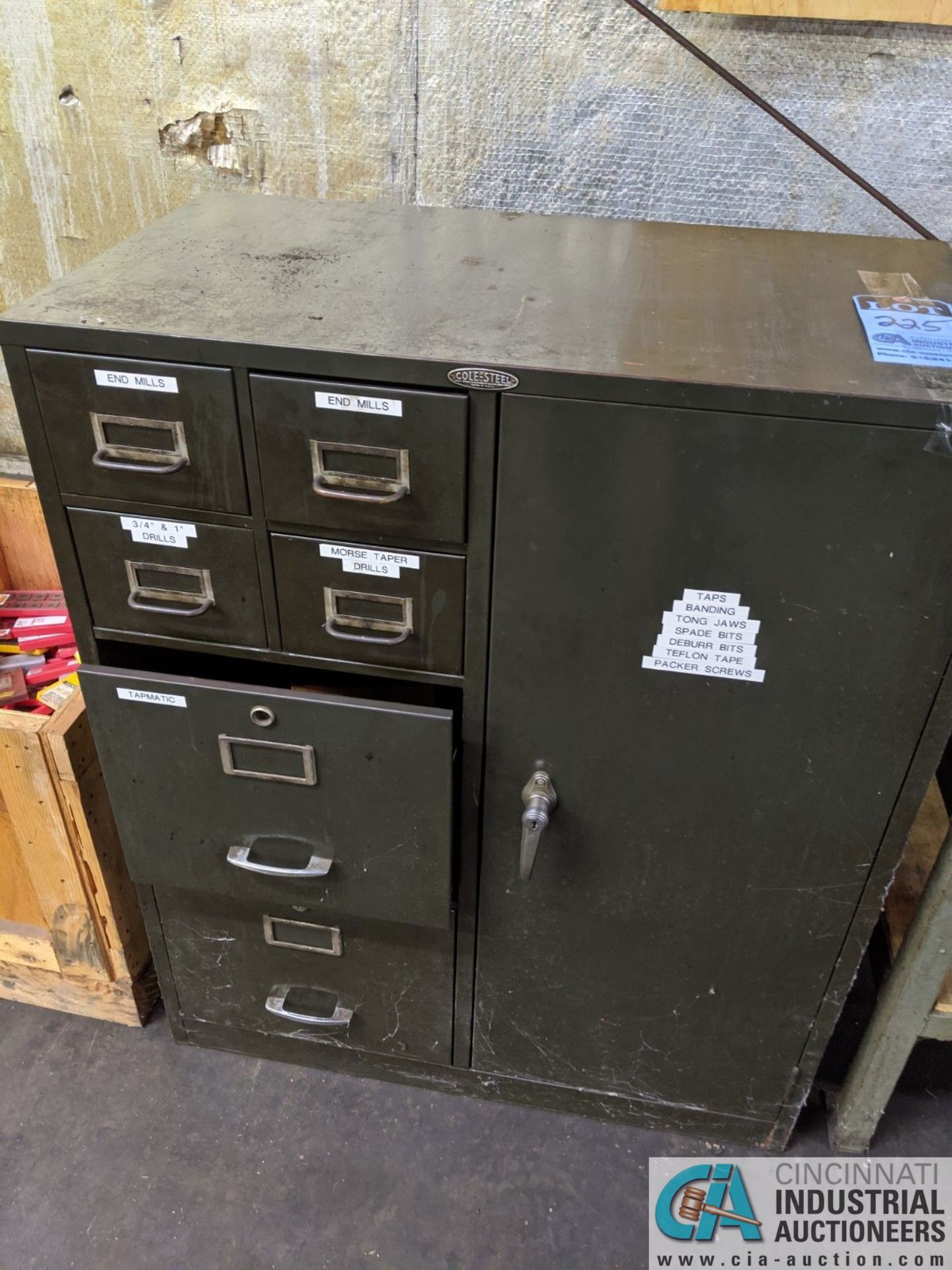 (LOT) STEEL CABINET WITH CONTENTS; END MILLS, DRILLS, GRINDING WHEELS AND OTHER