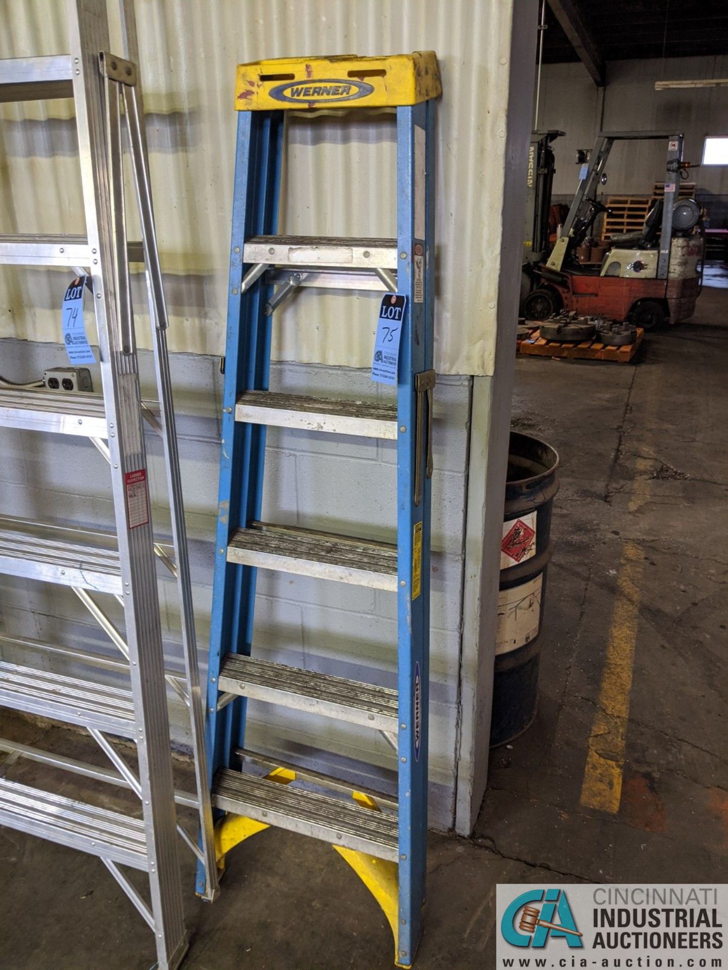 6' FIBERGLASS STEP LADDER