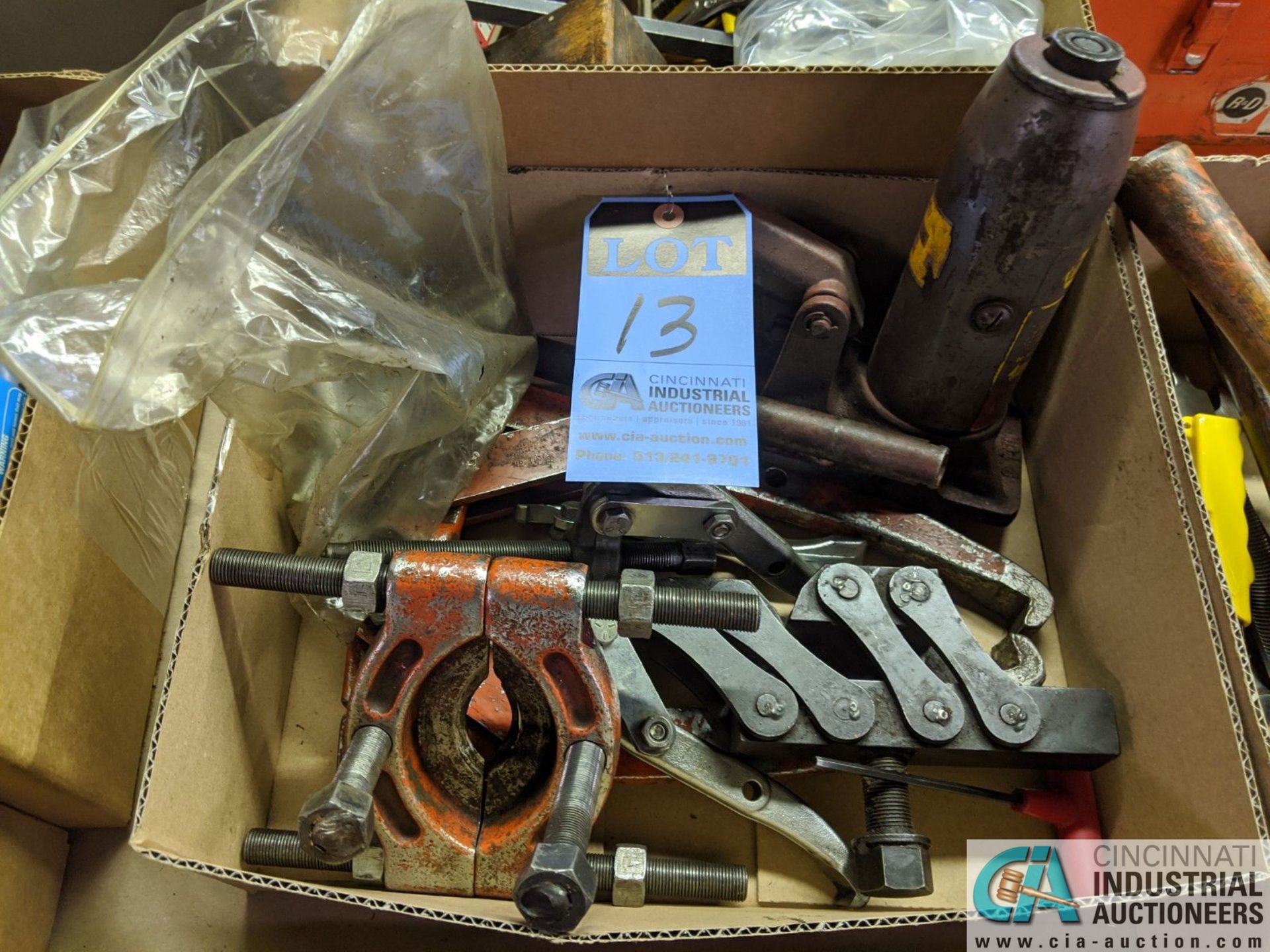 (LOT) GEAR PULLERS AND BEARING SPLITTER