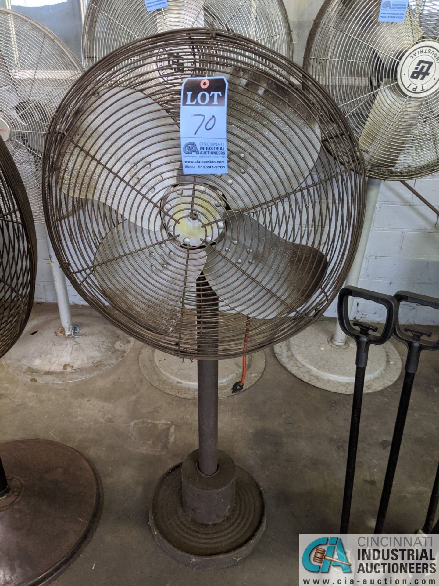 PEDESTAL FAN