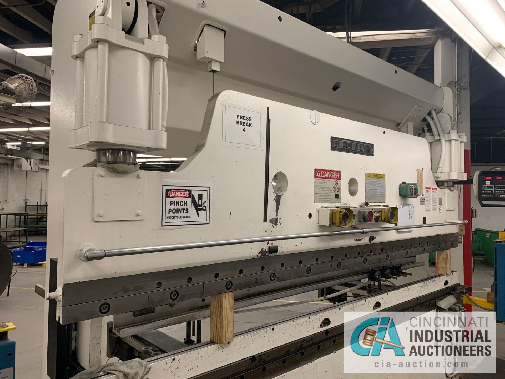 135 TON X 12' CINCINNATI 135CB HYDRAULIC POWER PRESS BRAKE; S/N 42903, HURCO AUTOBEND 6 BACK GAGE, - Image 12 of 13