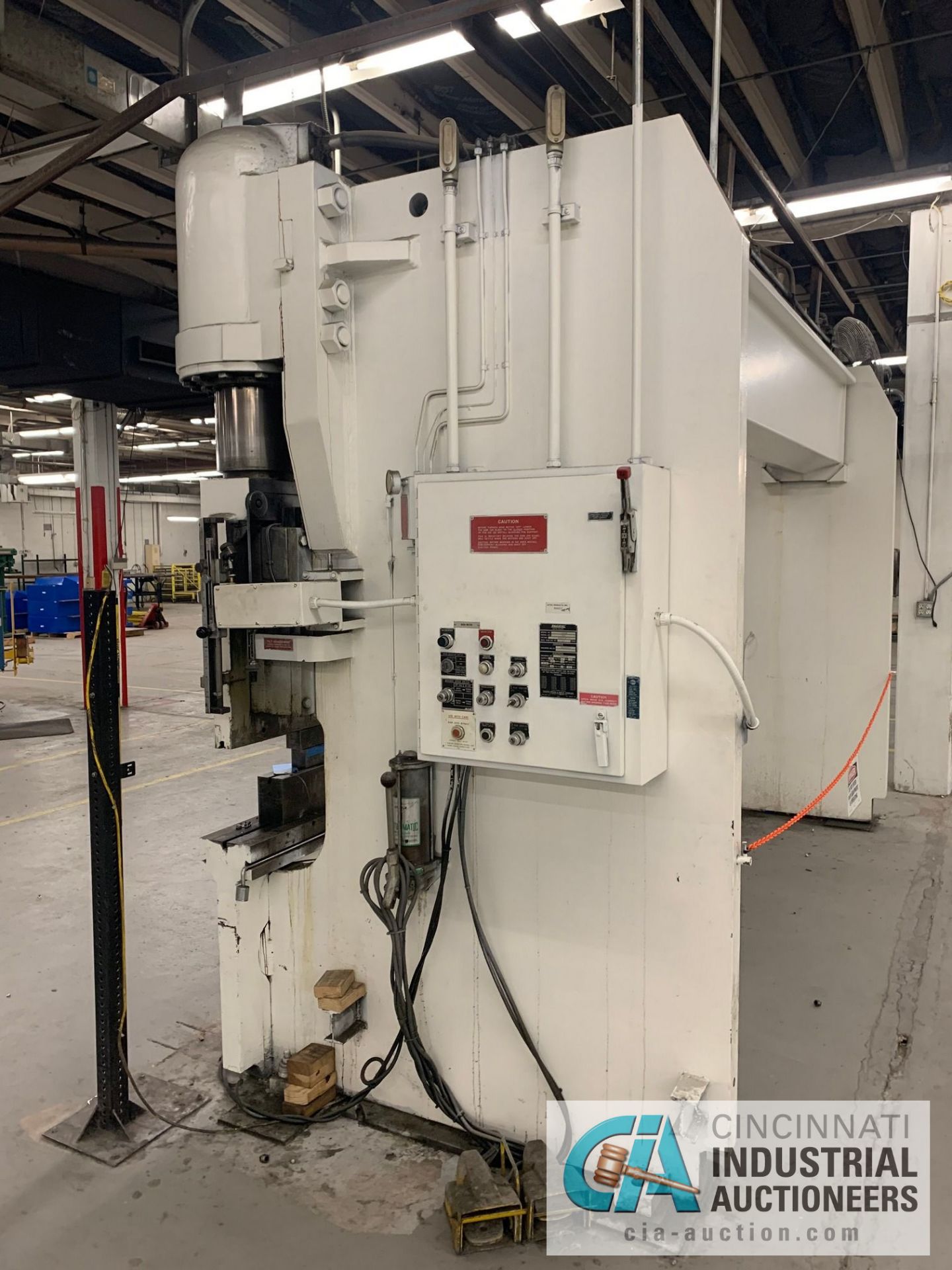 300 TON X 14' PACIFIC K300-14 HYDRAULIC POWER PRESS BRAKE; S/N 6943, 14' OVERALL, 12' BETWEEN - Image 6 of 12