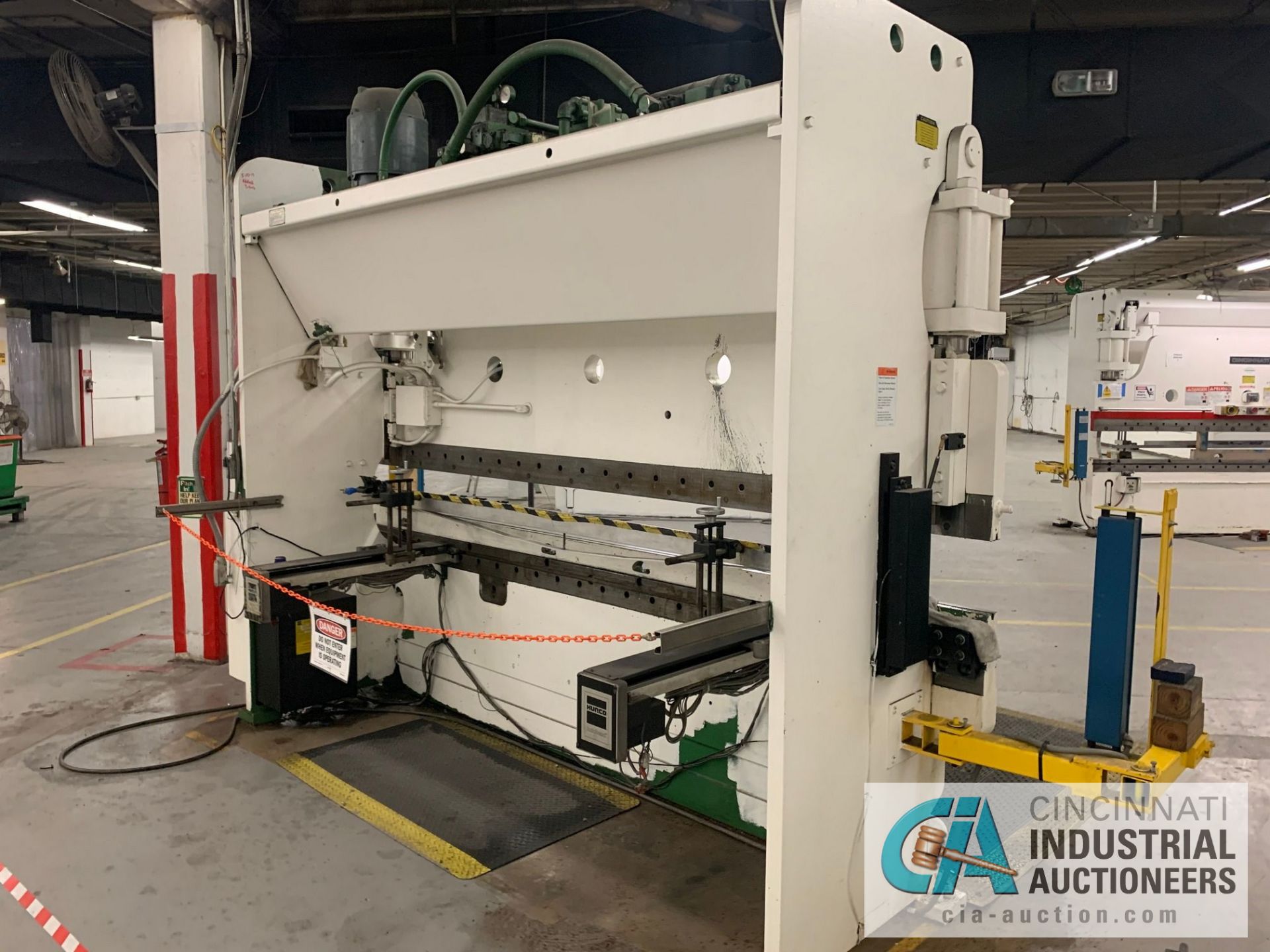 135 TON X 12' CINCINNATI 135CB HYDRAULIC POWER PRESS BRAKE; S/N 42903, HURCO AUTOBEND 6 BACK GAGE, - Image 2 of 13