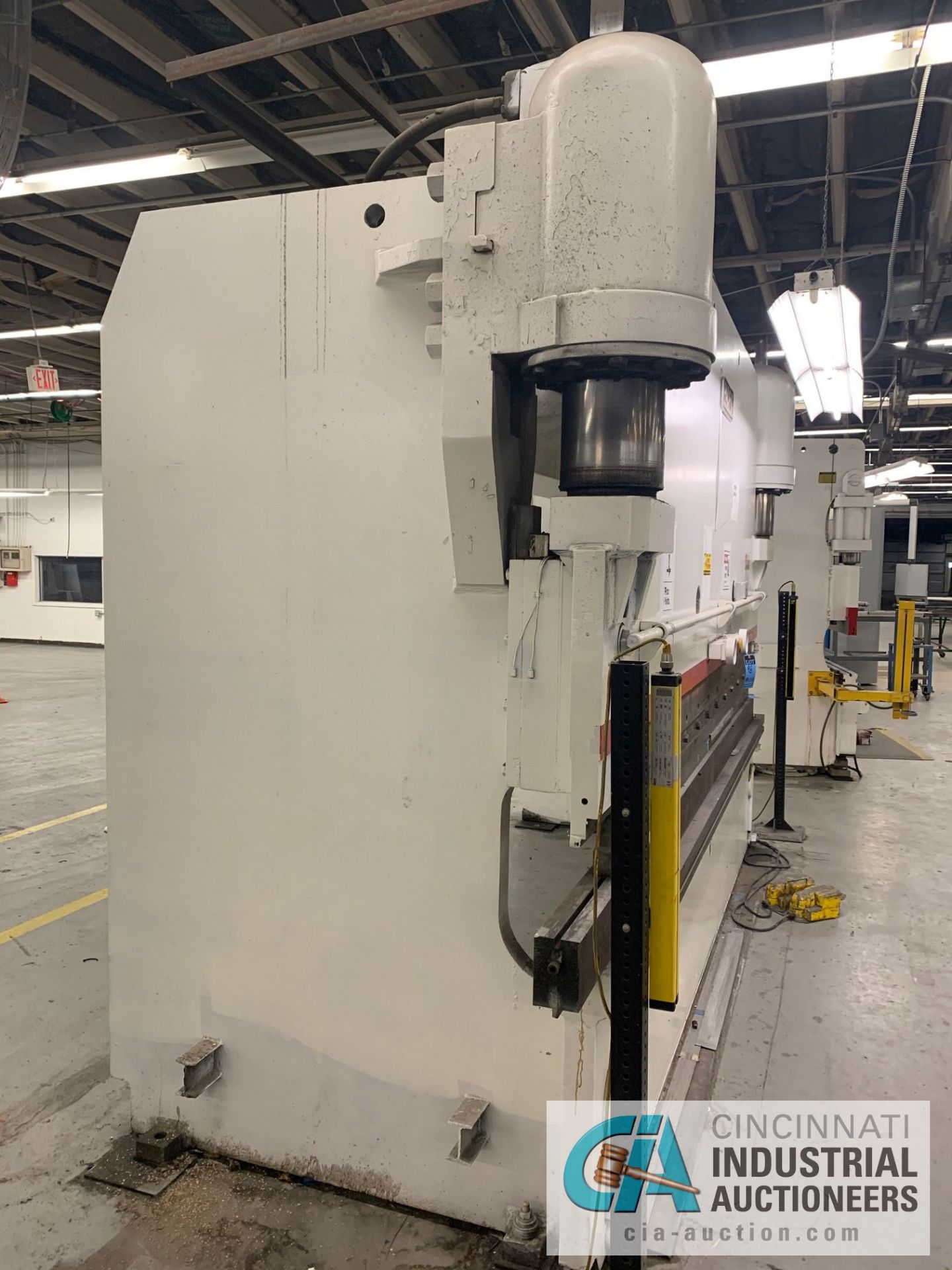 300 TON X 14' PACIFIC K300-14 HYDRAULIC POWER PRESS BRAKE; S/N 6943, 14' OVERALL, 12' BETWEEN - Image 8 of 12