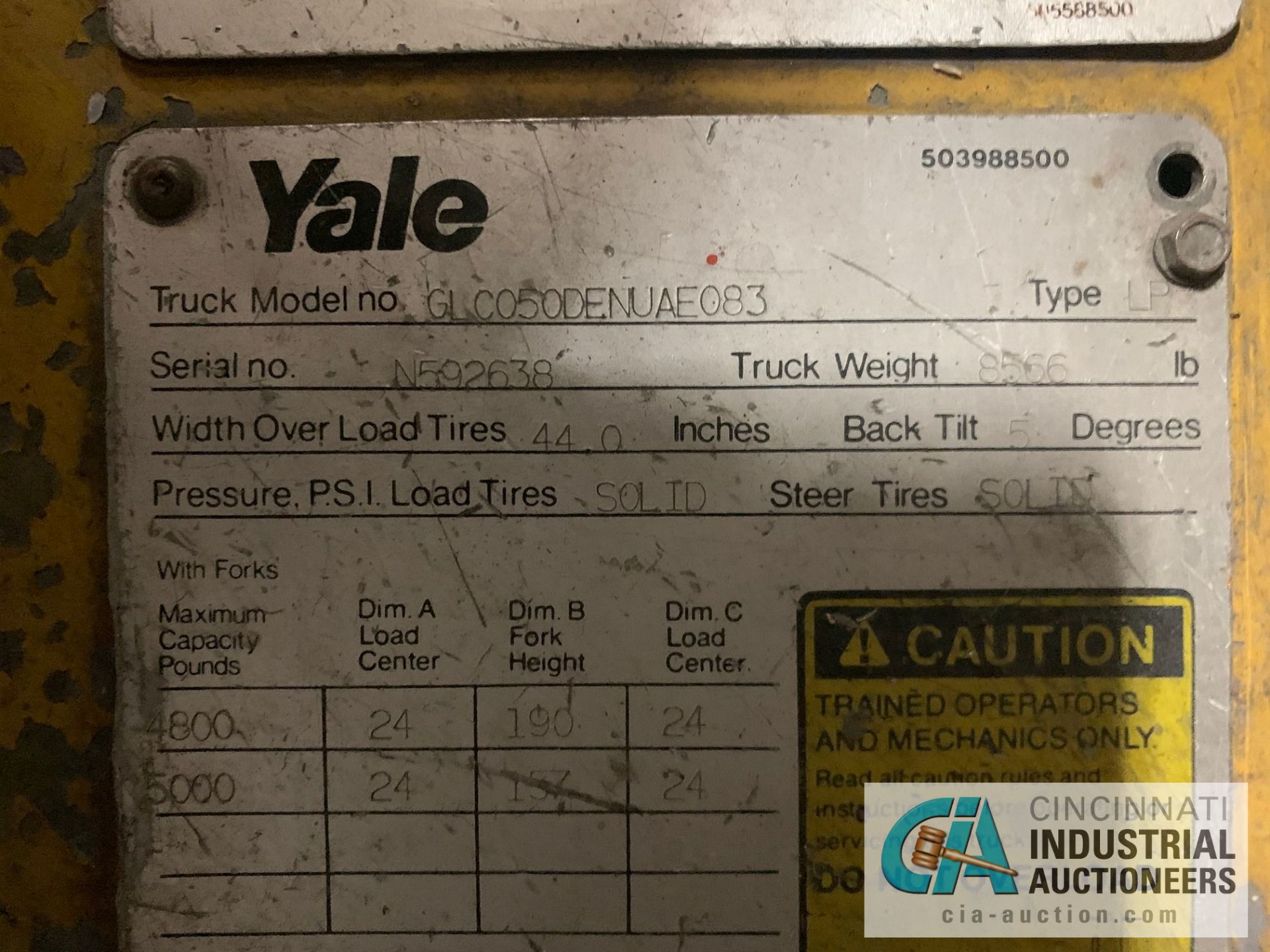 5,000 LB. YALE GLC050 LP GAS SOLID TRIE LIFT TRUCK; S/N N592638, 82" / 190" 3-STAGE MAST, SIDE - Image 5 of 6