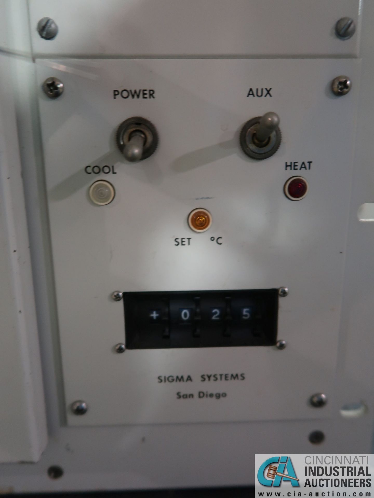 SIGMA SYSTEMS MODEL 18RCC TEST CHAMBER; S/N 785, 120 VOLT, CHAMBER DIMENSIONS: 10" LR X 10" FB X 10" - Image 3 of 5