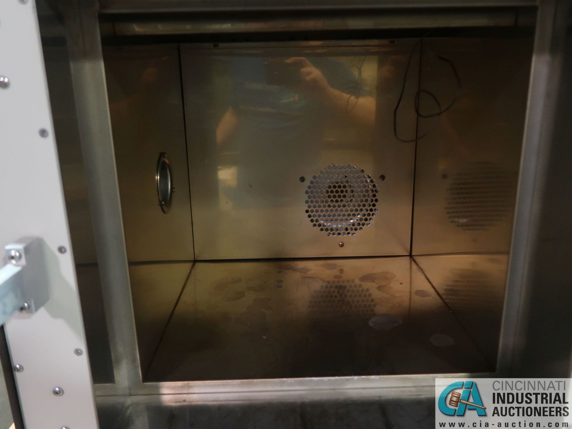 SUN ELECTRIC MODEL ECI-3W ELECTRIC TEST CHAMBER; S/N AA2772, TEMPERATURE RANGE -73 TO 400 DEGREES - Image 2 of 7