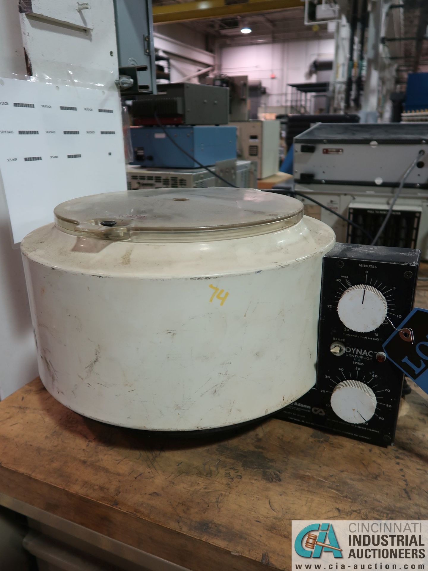 CLAY-ADAMS (DYNAC) CAT. NO. 0101 CENTRIFUGE; S/N 17701, 4 INTERNAL POCKETS