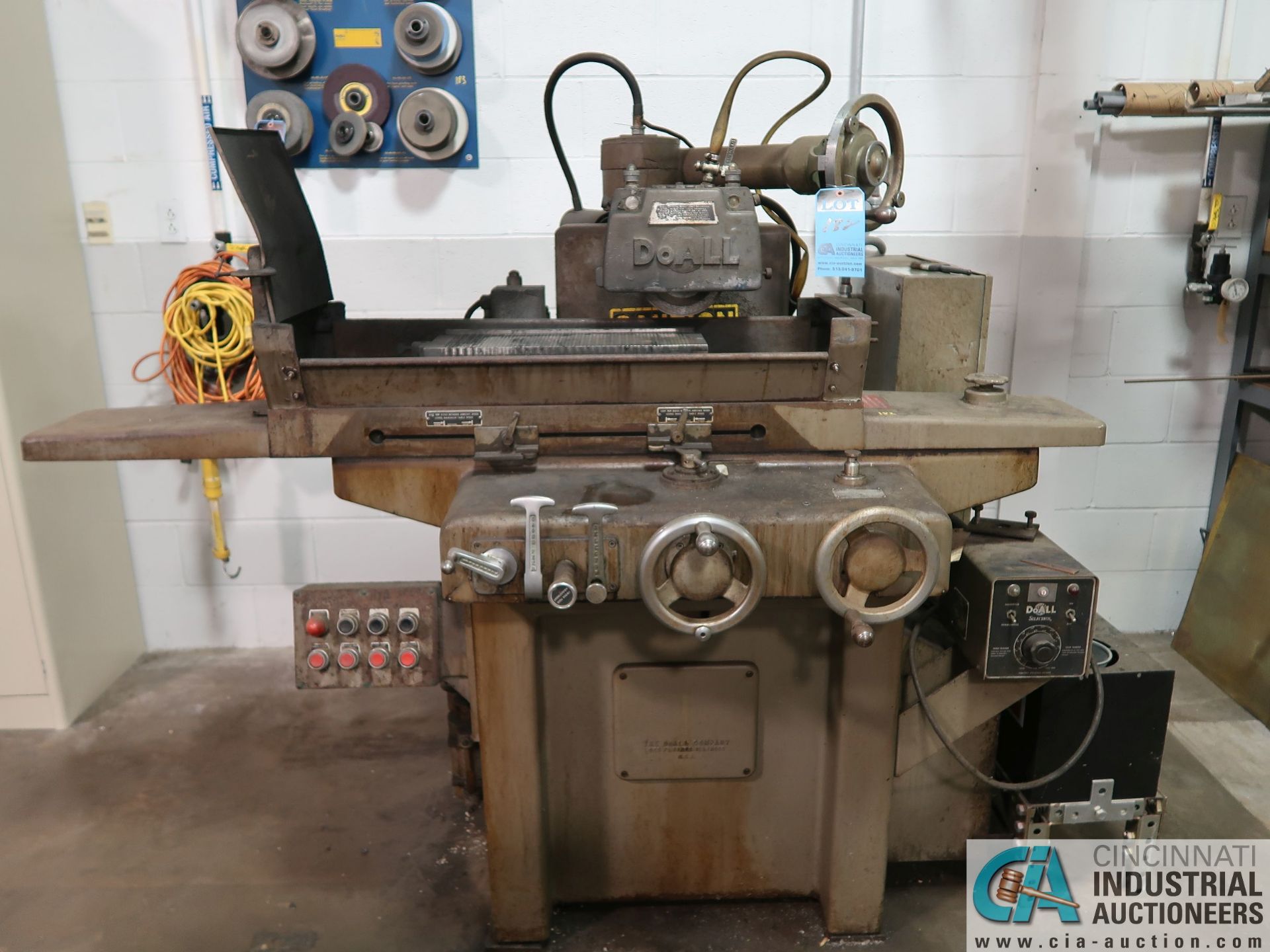 6" X 18" DO-ALL MODEL D6-18 SURFACE GRINDER; S/N 219-68467, DO-ALL SELECTRONIC CONTROLS - Image 2 of 10
