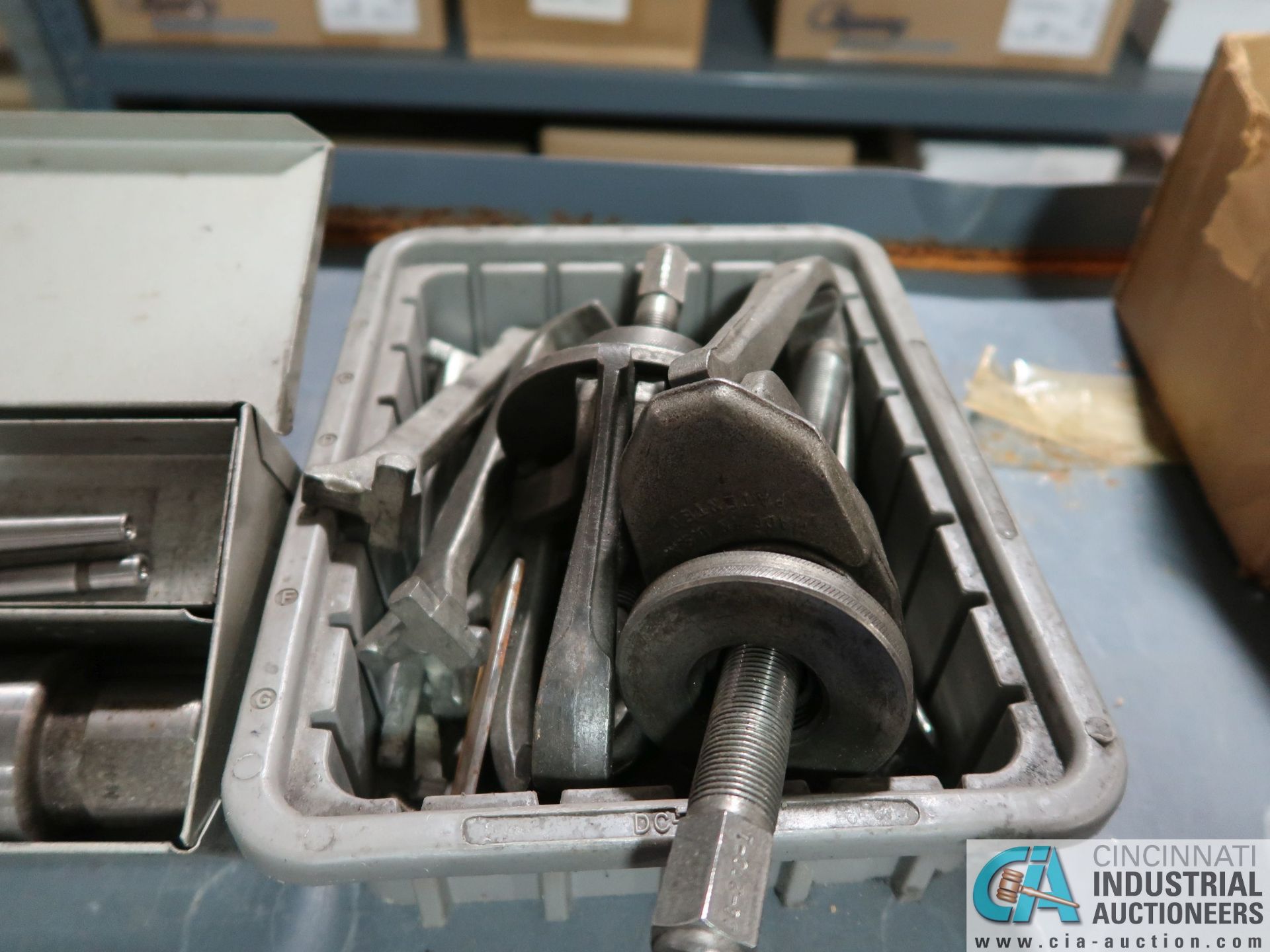 (LOT) 1 TON COFFING TROLLEY, BOX OF REAMERS, GEAR PULLER - Image 3 of 3