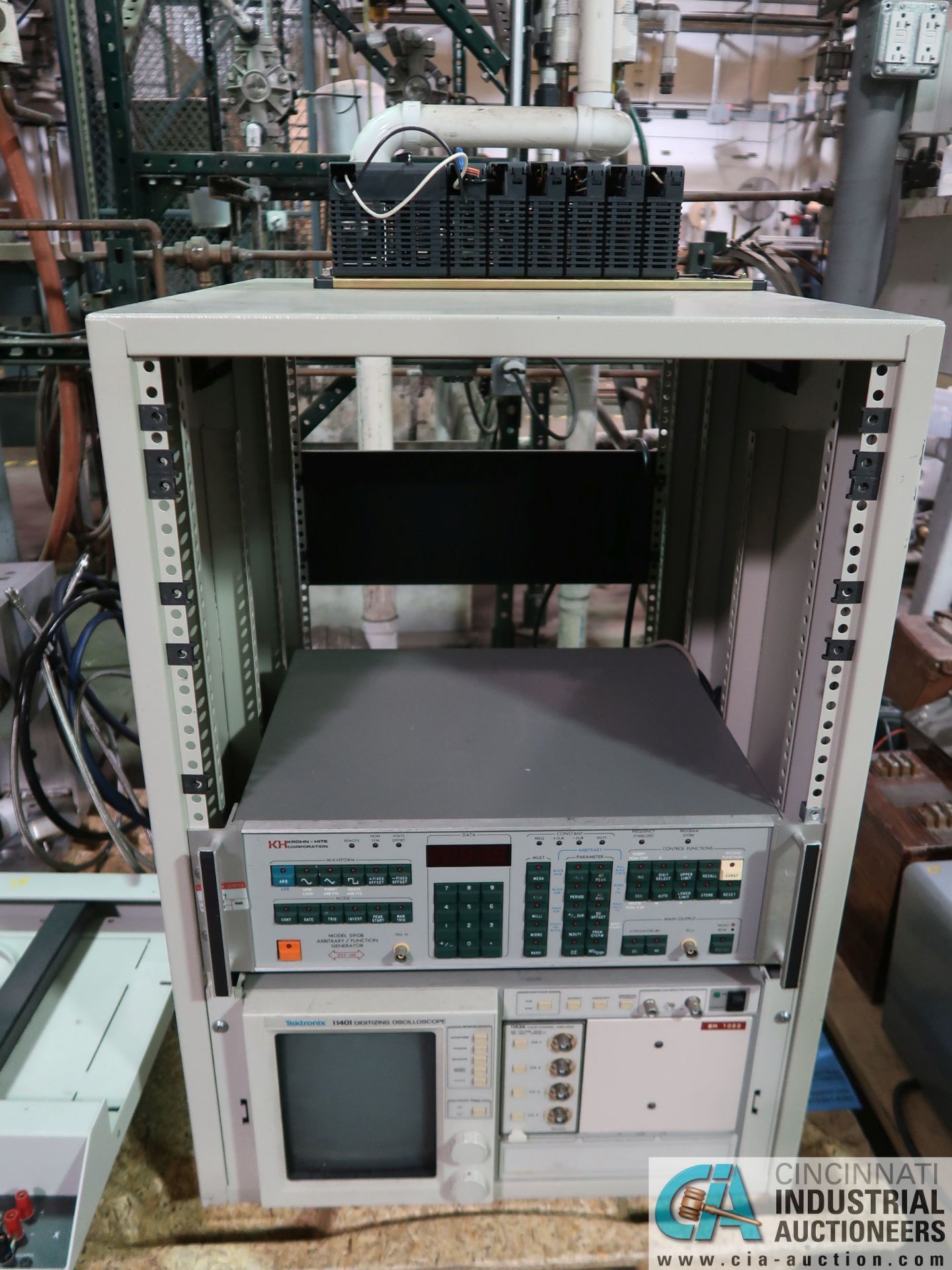 (LOT) TEST GEAR ON SKID INCLUDING K&H MODEL 5910B FUNCTION GENERATOR, TEKTRONIX DIGITIZING - Image 2 of 4