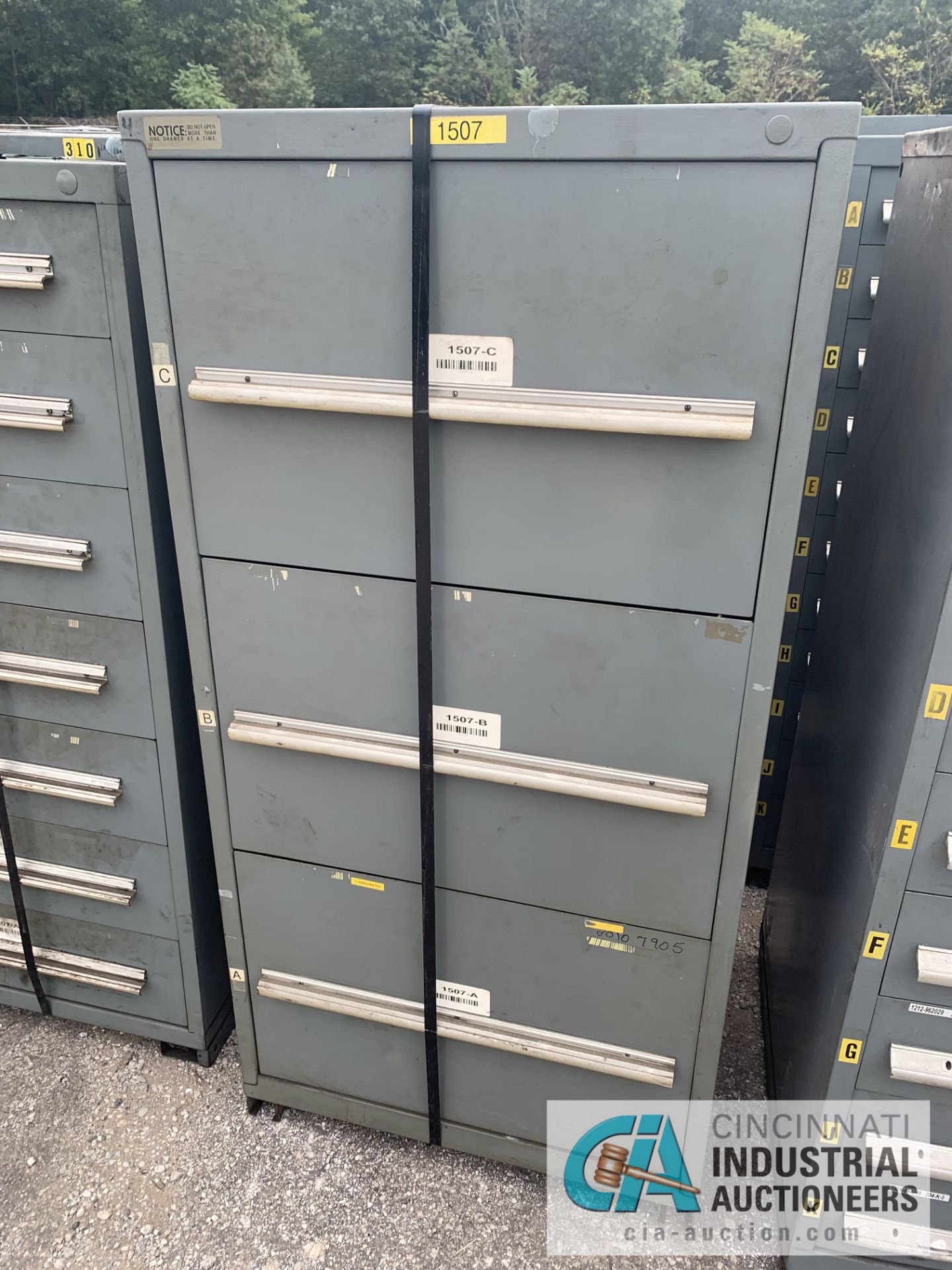 30" X 27" X 59" THREE-DRAWER VIDMAR TOOL CABINET - $10.00 Rigging Fee Due to Onsite Rigger - Located