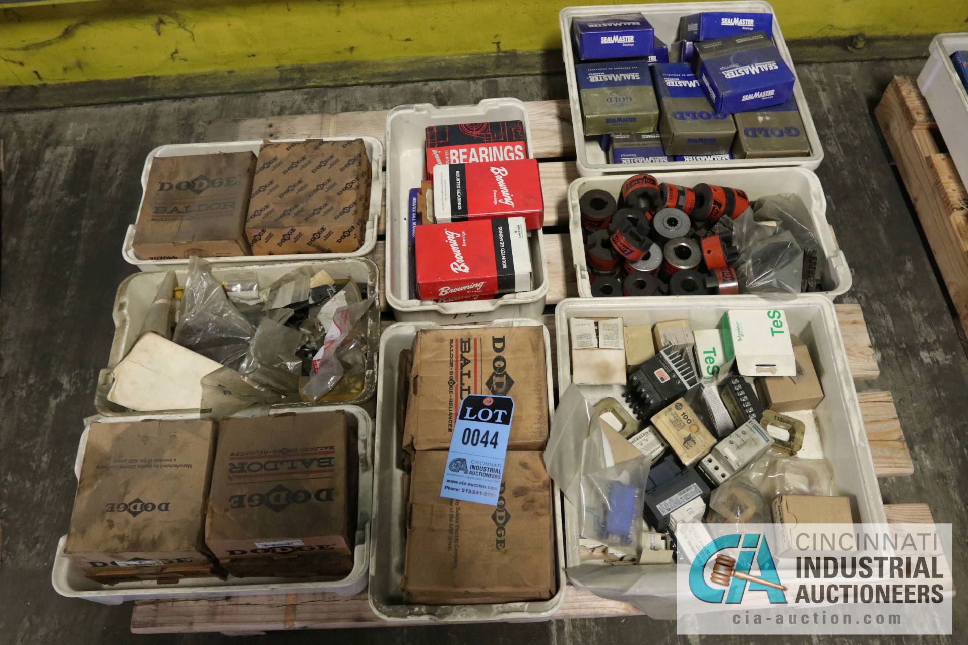 PALLET OF NOS BEARINGS & PARTS - $10.00 Rigging Fee Due to Onsite Rigger - Located in Bryan, Ohio