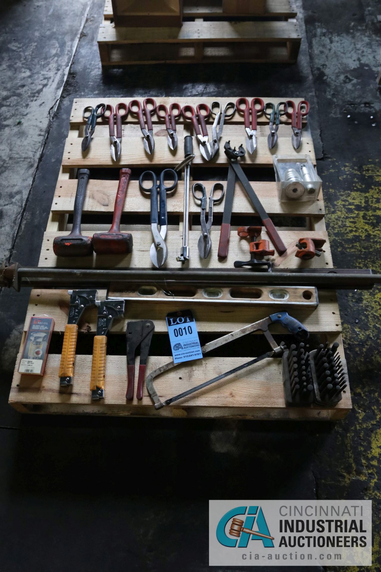 PALLET OF HAND TOOLS - Located in Bryan, Ohio