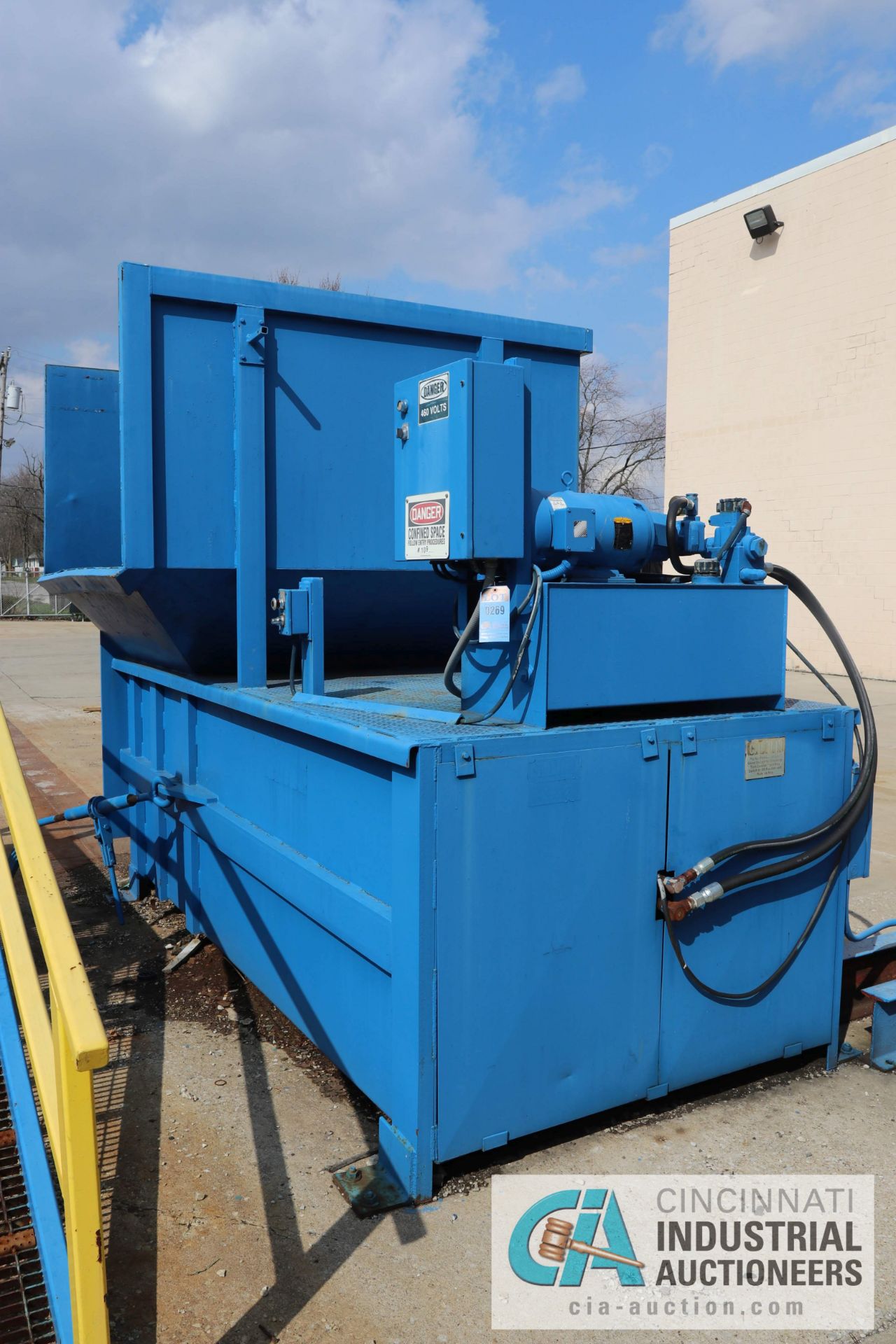 10 HP SEBRIGHT MODEL 4660 TRASH COMPACTOR; S/N 93123730 (NEW 11/1994) - $200.00 Rigging Fee Due to