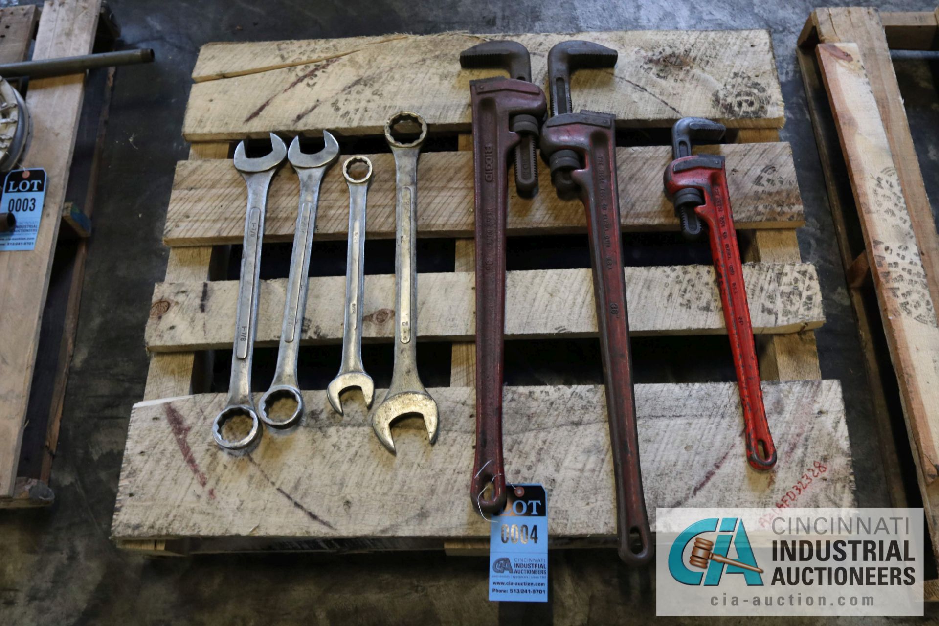 (LOT) (3)RIDGID PIPE WRENCHES & (4) LARGE WRENCHES - Located in Bryan, Ohio