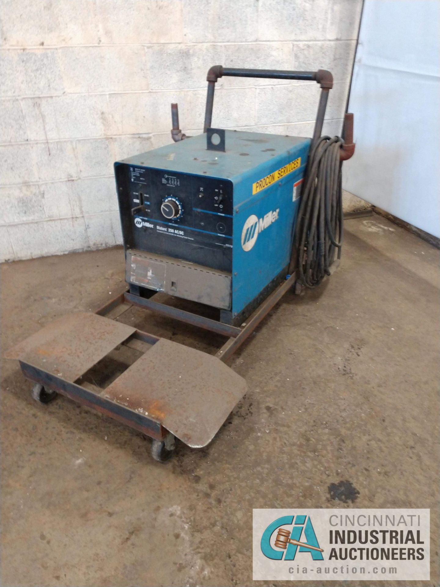 MILLER DIALARC 250 AC/DC WELDER - $20.00 Rigging Fee Due to Onsite Rigger - Located in Toledo, Ohio