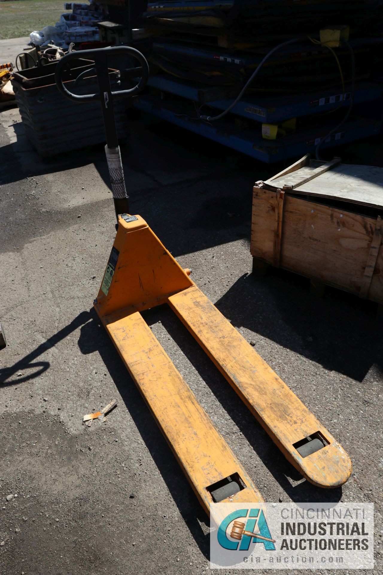 5,500 LB. TITAN MANUAL PALLET JACK - $10.00 Rigging Fee Due to Onsite Rigger - Located in Holland,