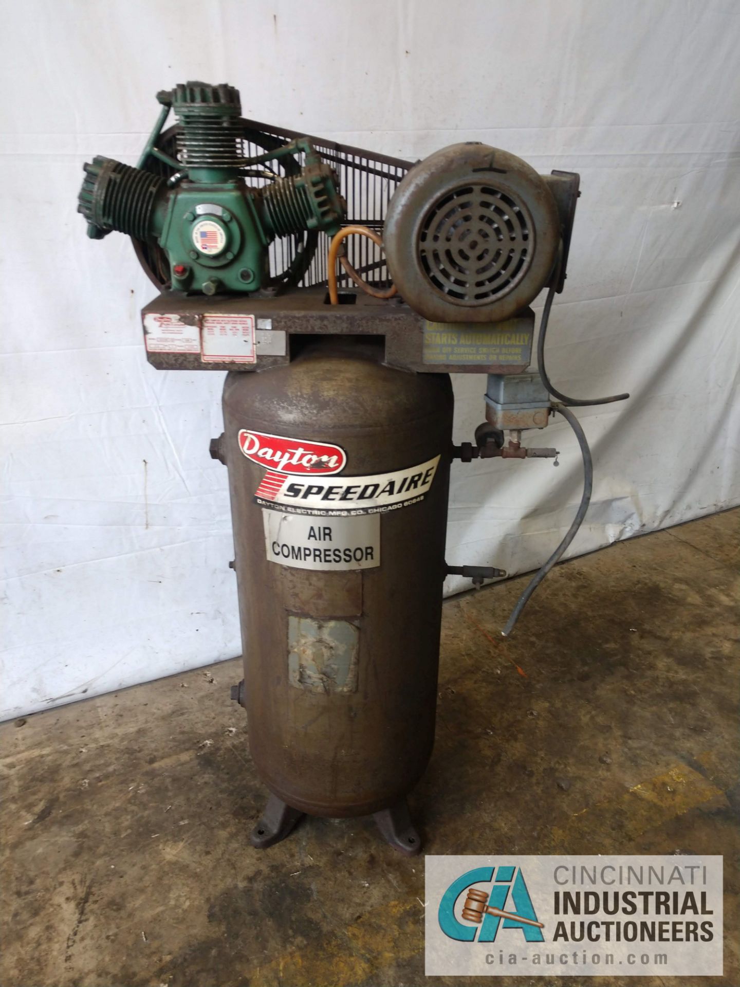 2 HP SPEEDAIRE MODEL 3Z219B AIR COMPRESSOR - $20.00 Rigging Fee Due to Onsite Rigger - Located in