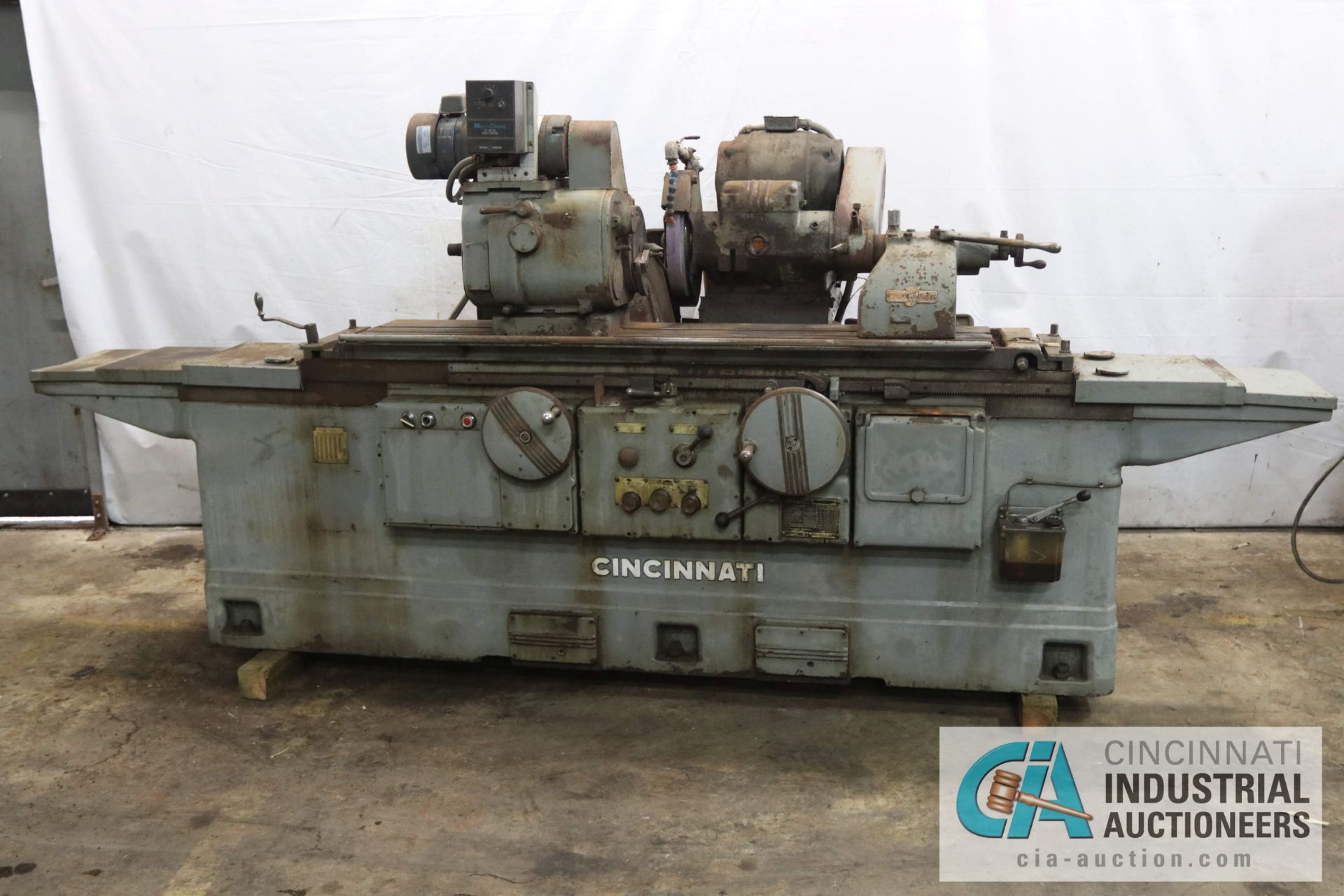 16" X 36" CINCINNATI UNIVERSAL HYDRAULIC CYLINDRICAL GRINDER; S/N 3U5D1L-12, 14" X 2" WHEEL - $200.