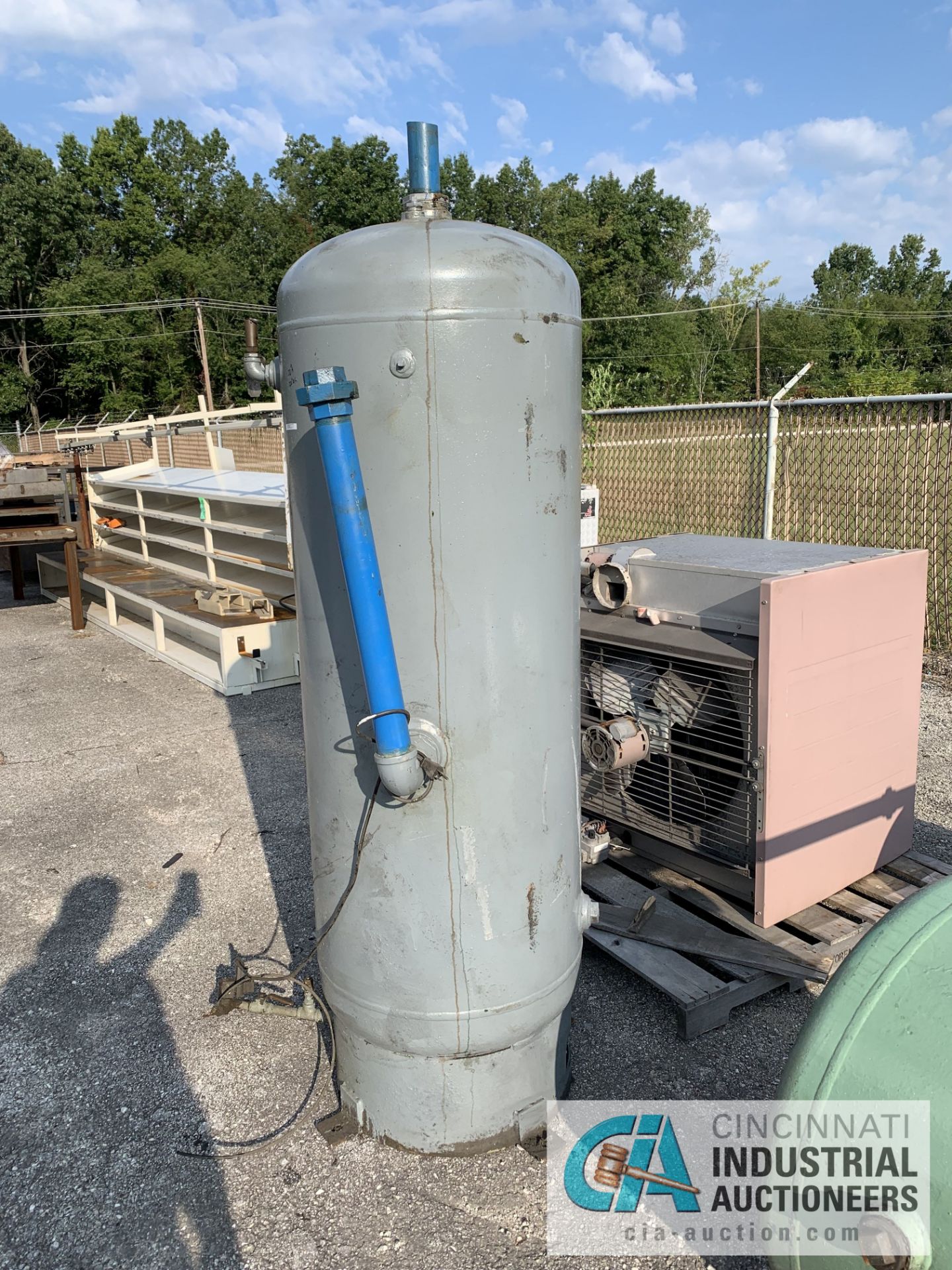 53" X 22" WESTERN STEEL AIR TANK - $20.00 Rigging Fee Due to Onsite Rigger - Located in Holland,