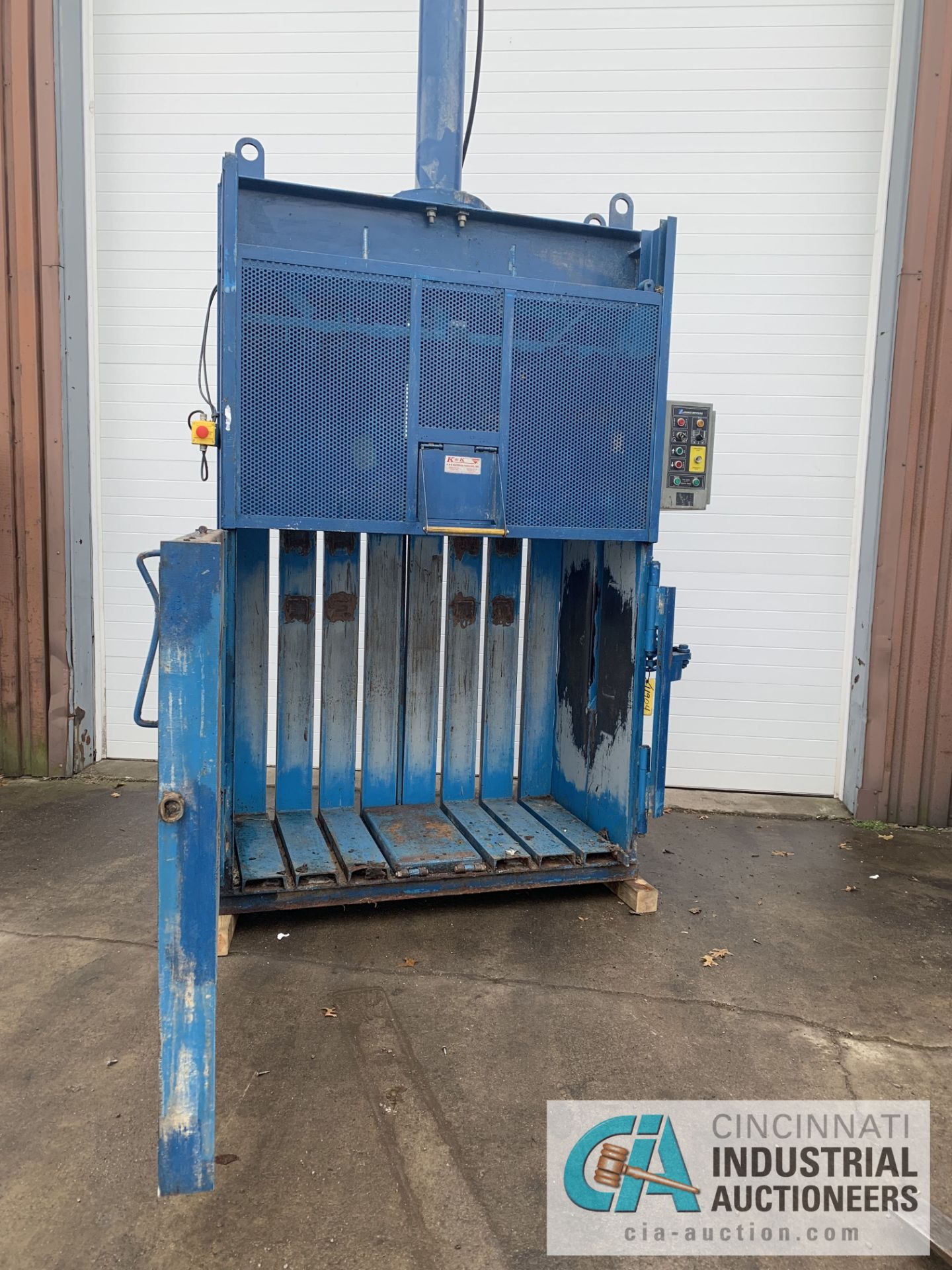 30" X 60" ADVANCED LIFTS MODEL BR-9150E VERTICAL HYDRAULIC BALER - $100.00 Rigging Fee Due to Onsite - Image 5 of 5