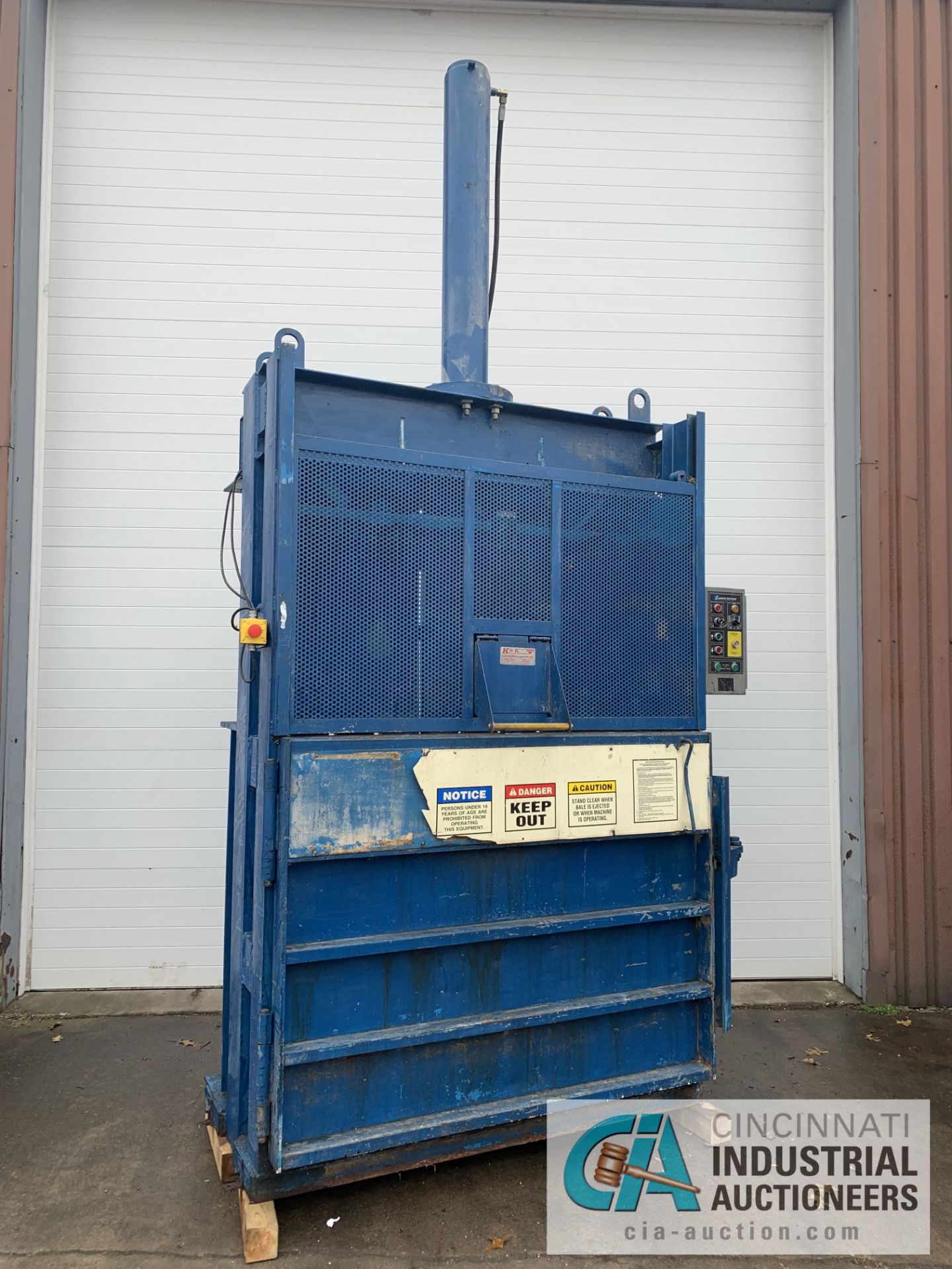 30" X 60" ADVANCED LIFTS MODEL BR-9150E VERTICAL HYDRAULIC BALER - $100.00 Rigging Fee Due to Onsite