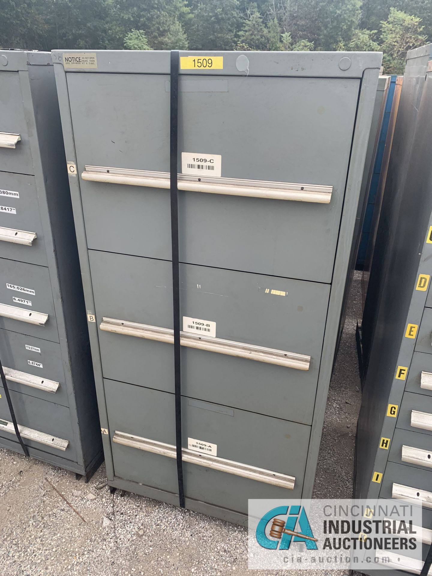 30" X 27" X 59" THREE-DRAWER VIDMAR TOOL CABINET - $10.00 Rigging Fee Due to Onsite Rigger - Located