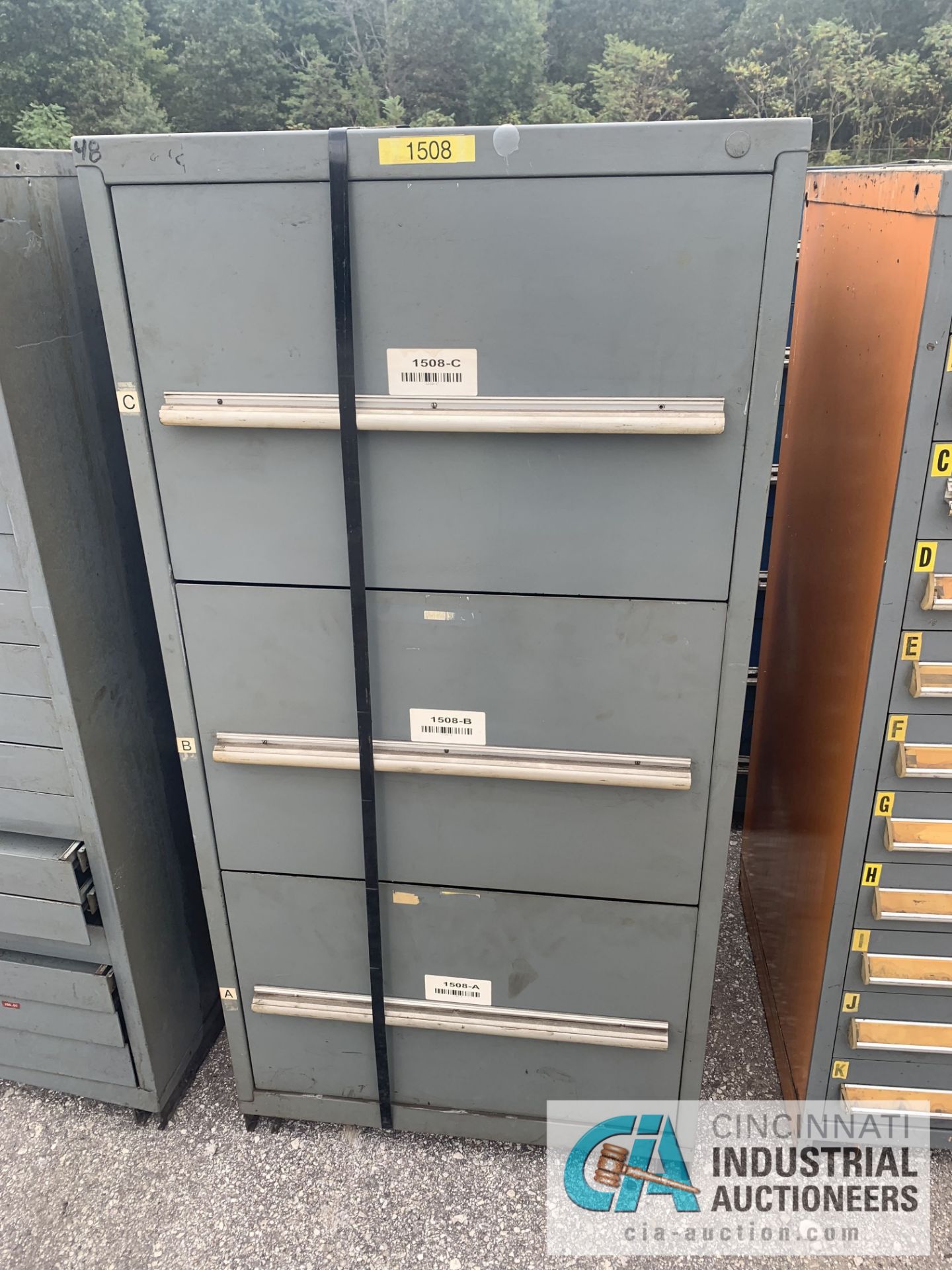 30" X 27" X 59" THREE-DRAWER VIDMAR TOOL CABINET - $10.00 Rigging Fee Due to Onsite Rigger - Located