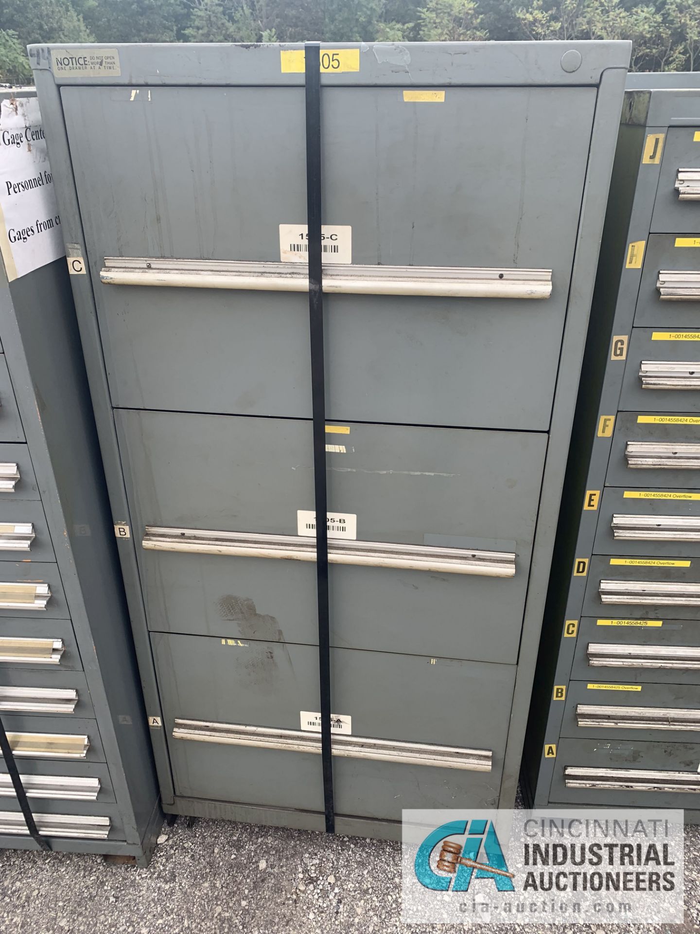 30" X 27" X 59" THREE-DRAWER VIDMAR TOOL CABINET - $10.00 Rigging Fee Due to Onsite Rigger - Located