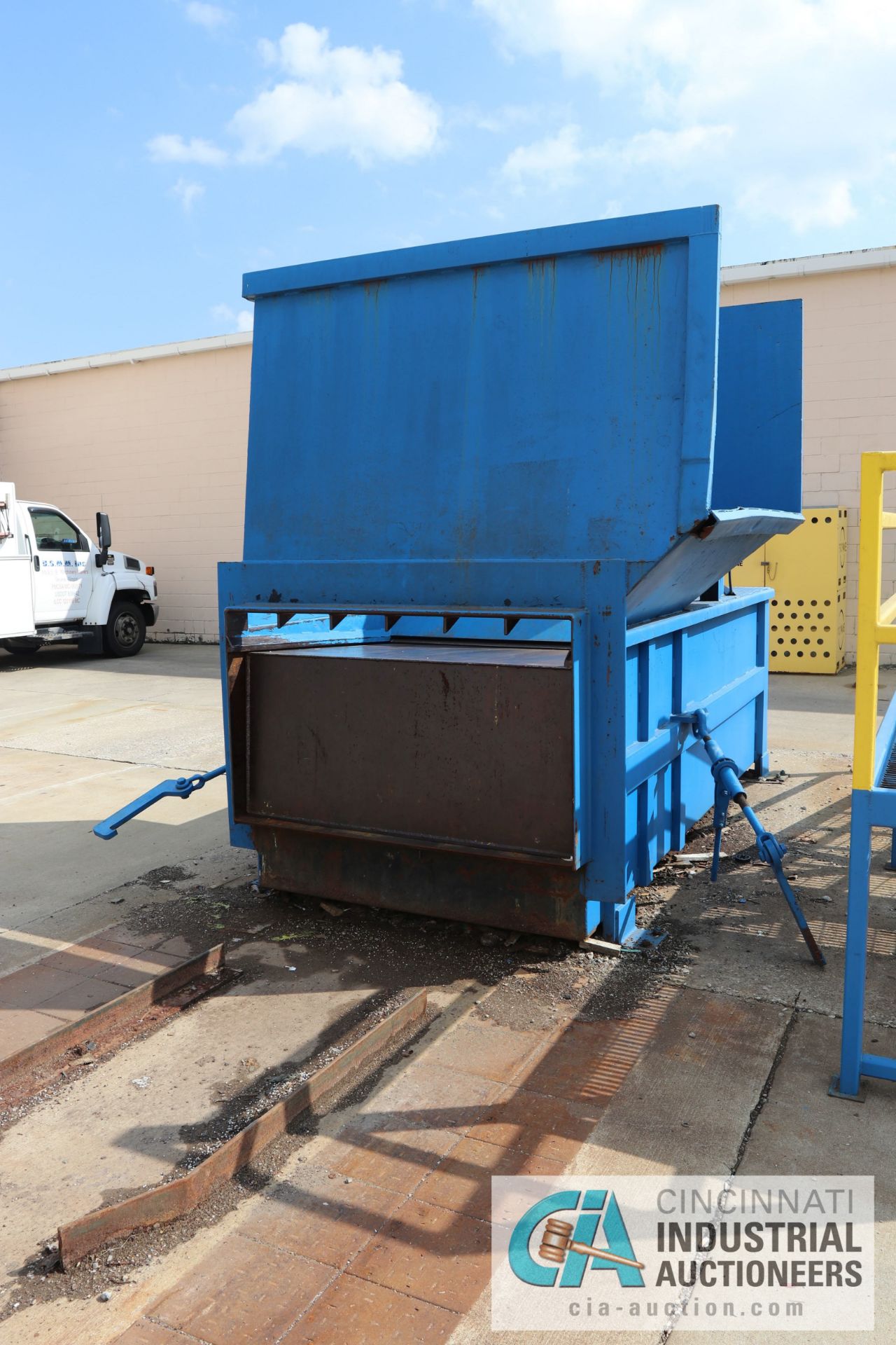 10 HP SEBRIGHT MODEL 4660 TRASH COMPACTOR; S/N 93123730 (NEW 11/1994) - $200.00 Rigging Fee Due to - Image 5 of 6