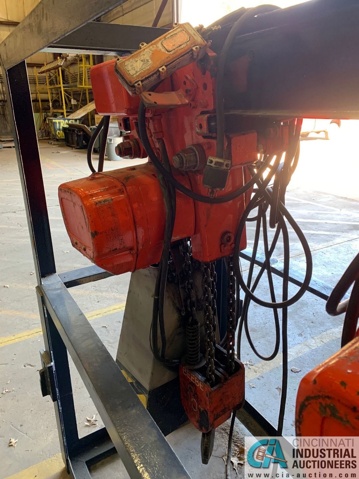 10 TON BEEBE / INGERSOLL RAND MODEL LE50 100M4 ELECTRIC CHAIN HOISTS W/ POWER TROLLIES & RACK - Image 8 of 10