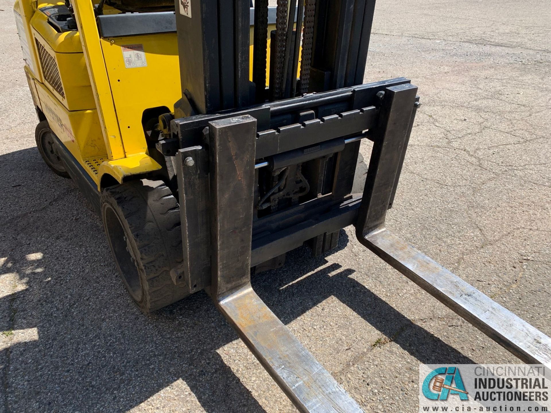 6,500 LB. HYSTER MODEL S65XM LP GAS SOLID TIRE LIFT TRUCK; S/N D187V32192B, 84" X 164" THREE-STAGE - Image 8 of 10