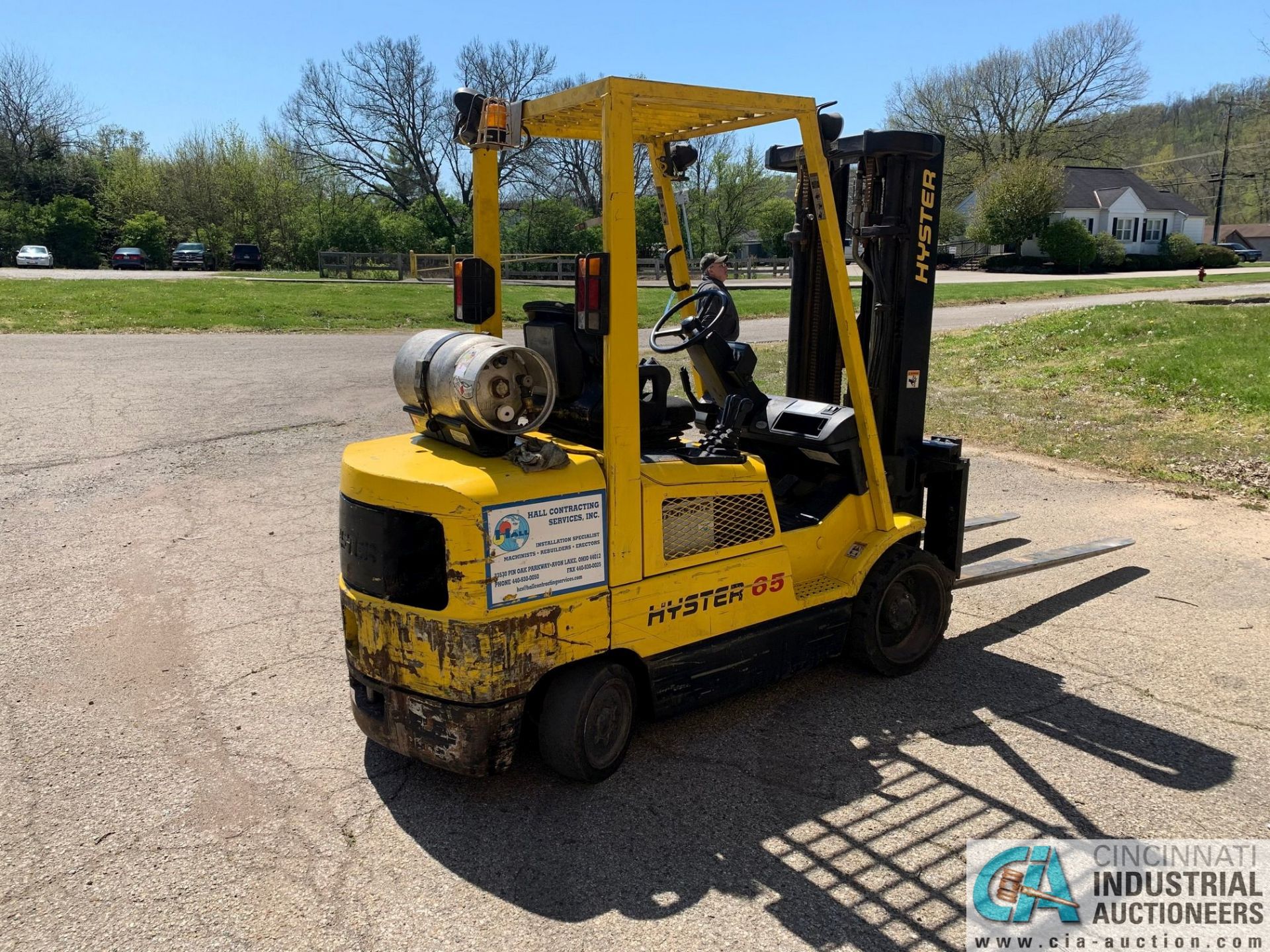 6,500 LB. HYSTER MODEL S65XM LP GAS SOLID TIRE LIFT TRUCK; S/N D187V32192B, 84" X 164" THREE-STAGE - Image 3 of 10