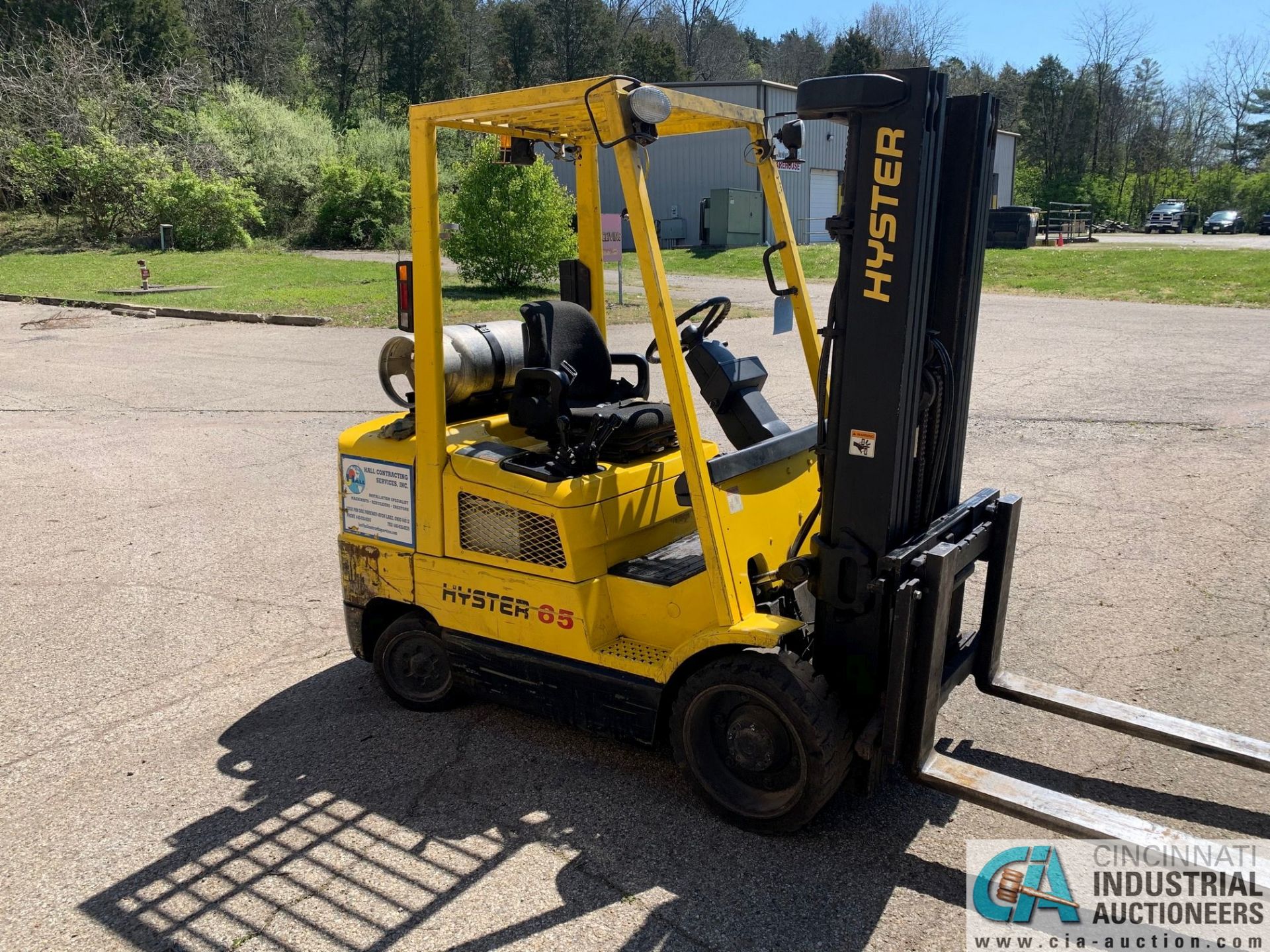 6,500 LB. HYSTER MODEL S65XM LP GAS SOLID TIRE LIFT TRUCK; S/N D187V32192B, 84" X 164" THREE-STAGE - Image 2 of 10