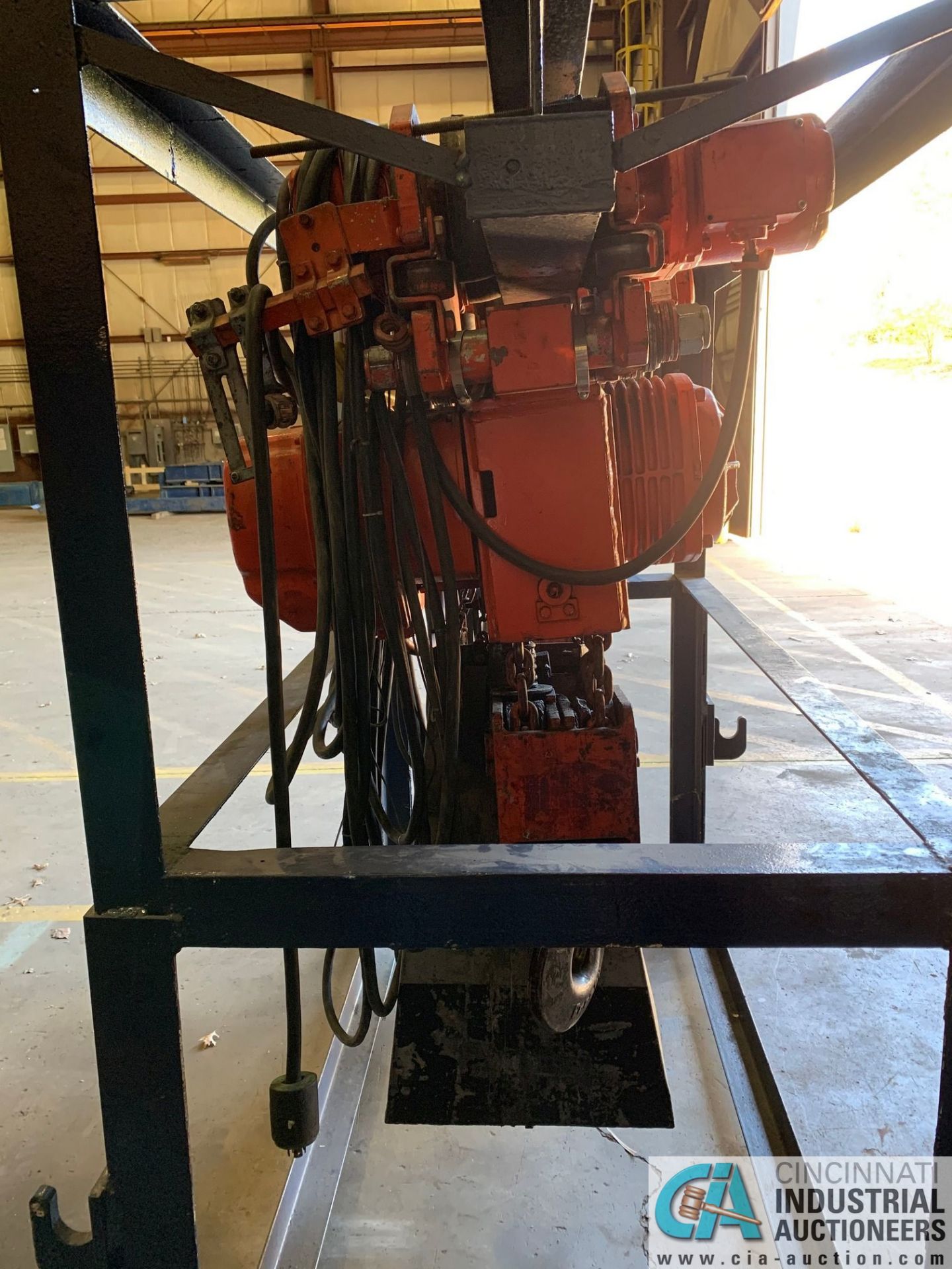 10 TON BEEBE / INGERSOLL RAND MODEL LE50 100M4 ELECTRIC CHAIN HOISTS W/ POWER TROLLIES & RACK - Image 4 of 12