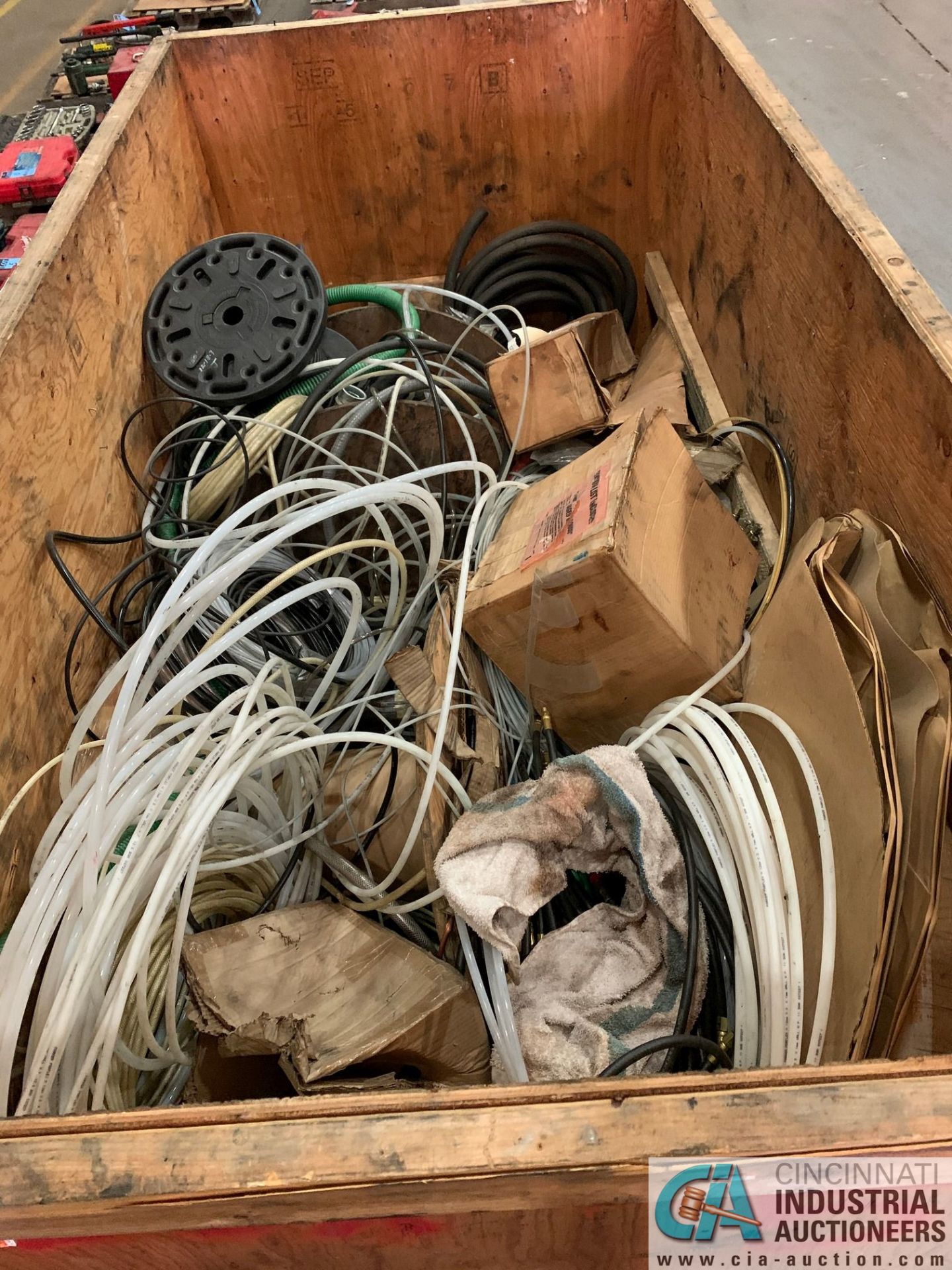 (LOT) HOSE IN 4' X 8' CRATE