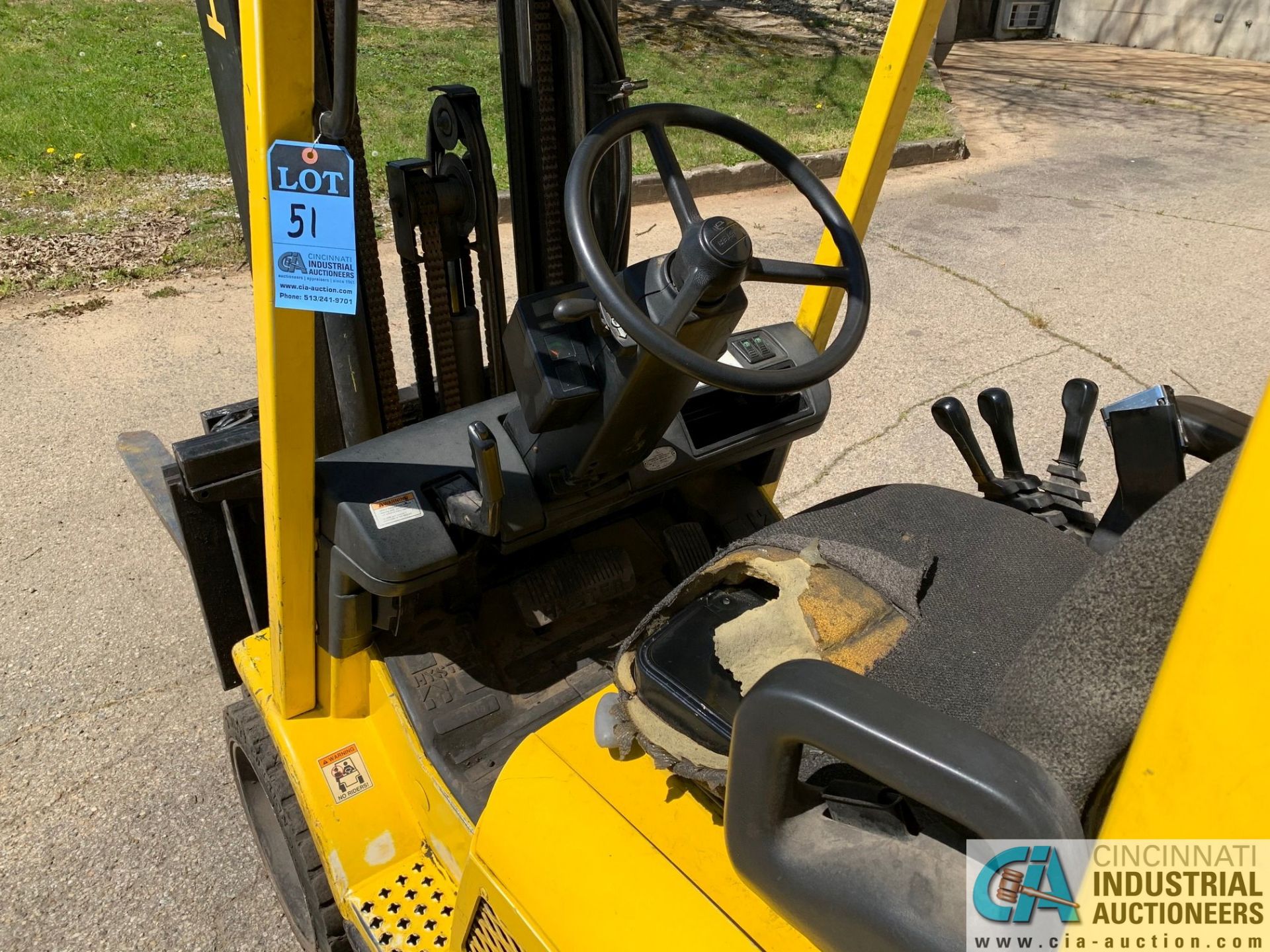 6,500 LB. HYSTER MODEL S65XM LP GAS SOLID TIRE LIFT TRUCK; S/N D187V32192B, 84" X 164" THREE-STAGE - Image 5 of 10