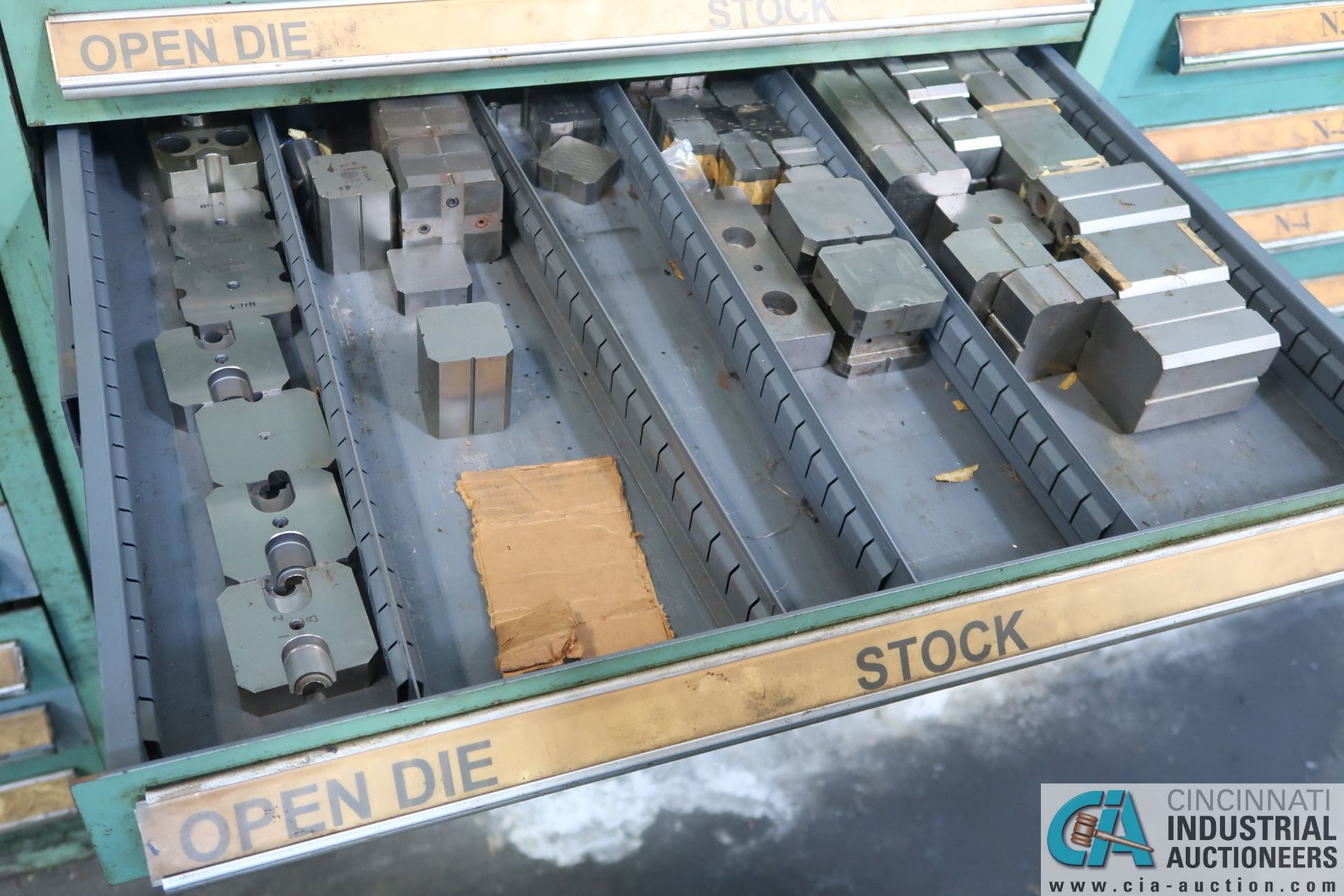 (LOT) TOOLING CABINET WITH DIES - Image 9 of 13